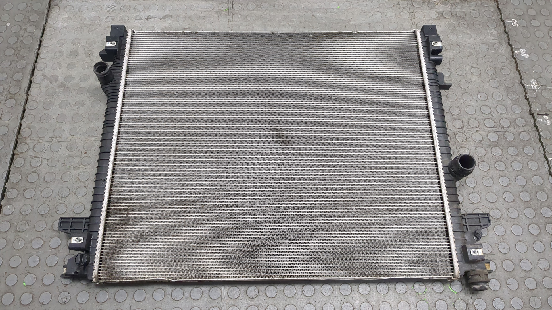 Радиатор охлаждения двигателя основной