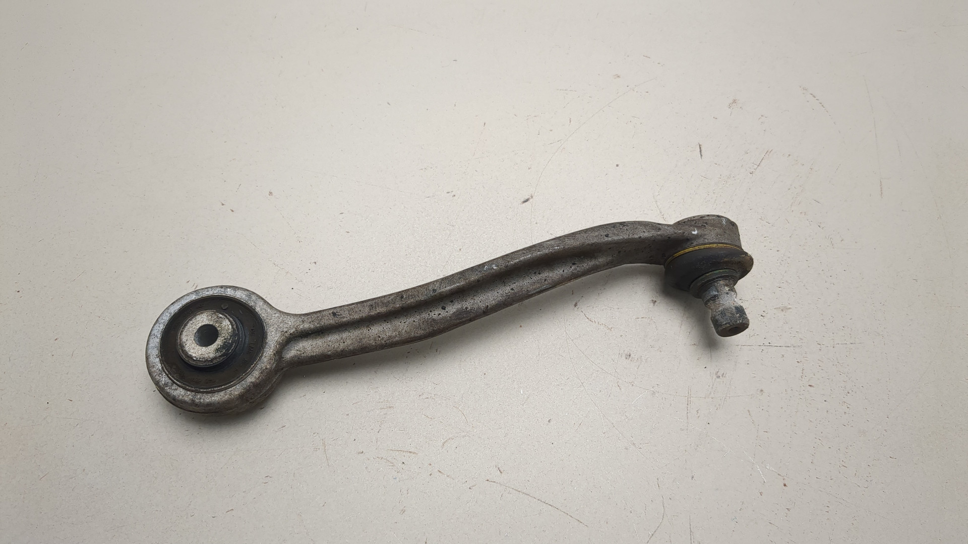 Рычаг передний правый