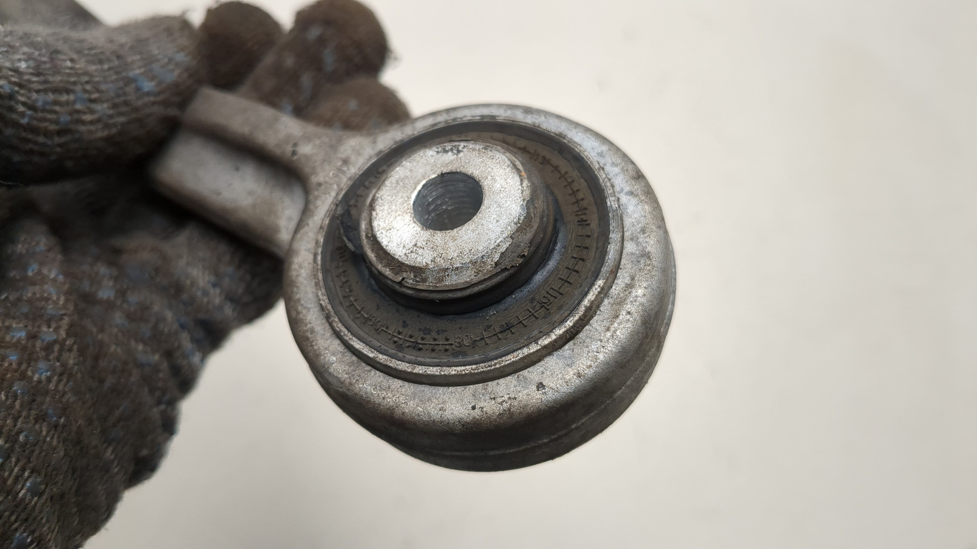 Рычаг передний правый