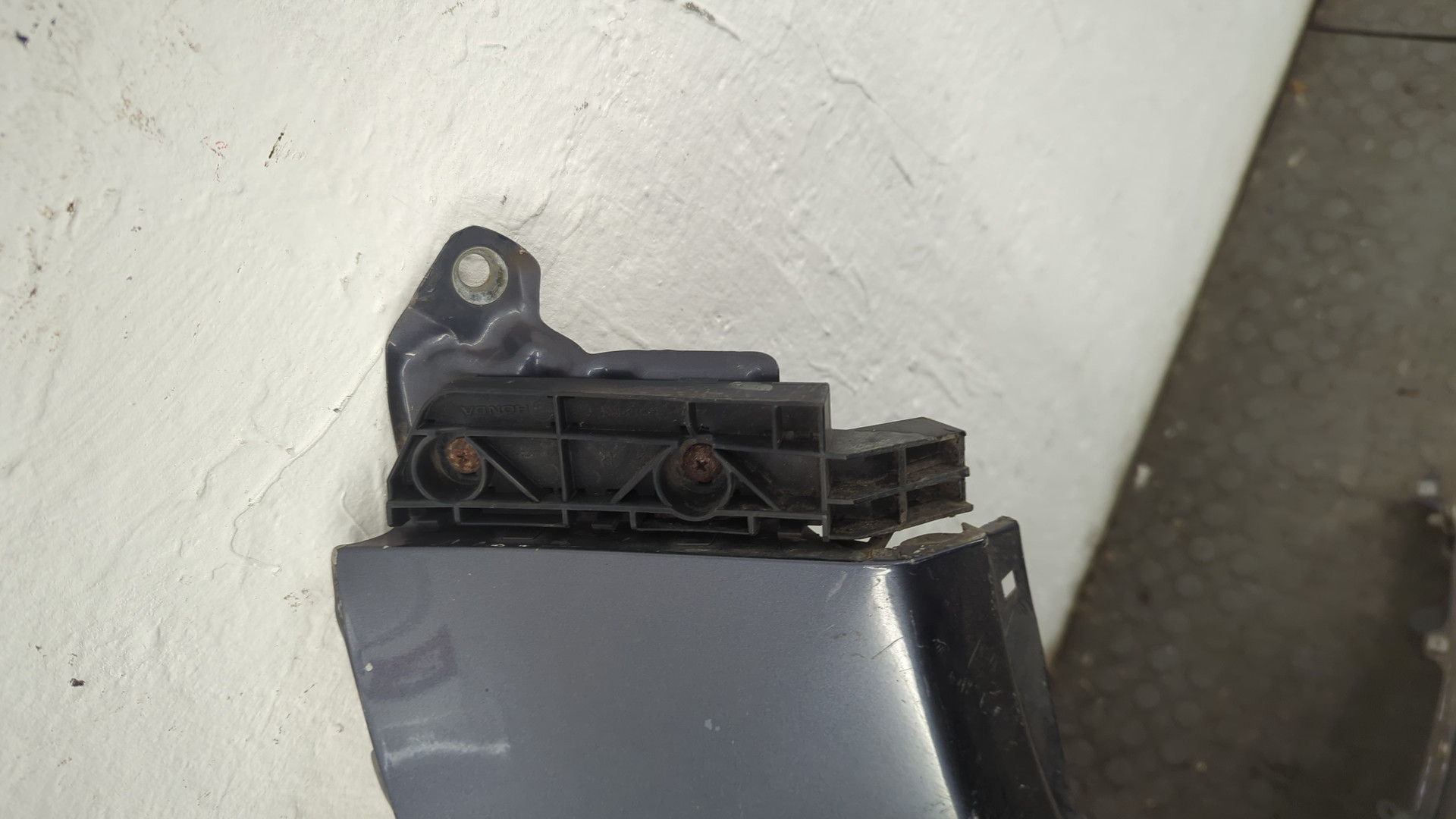 Крыло переднее правое