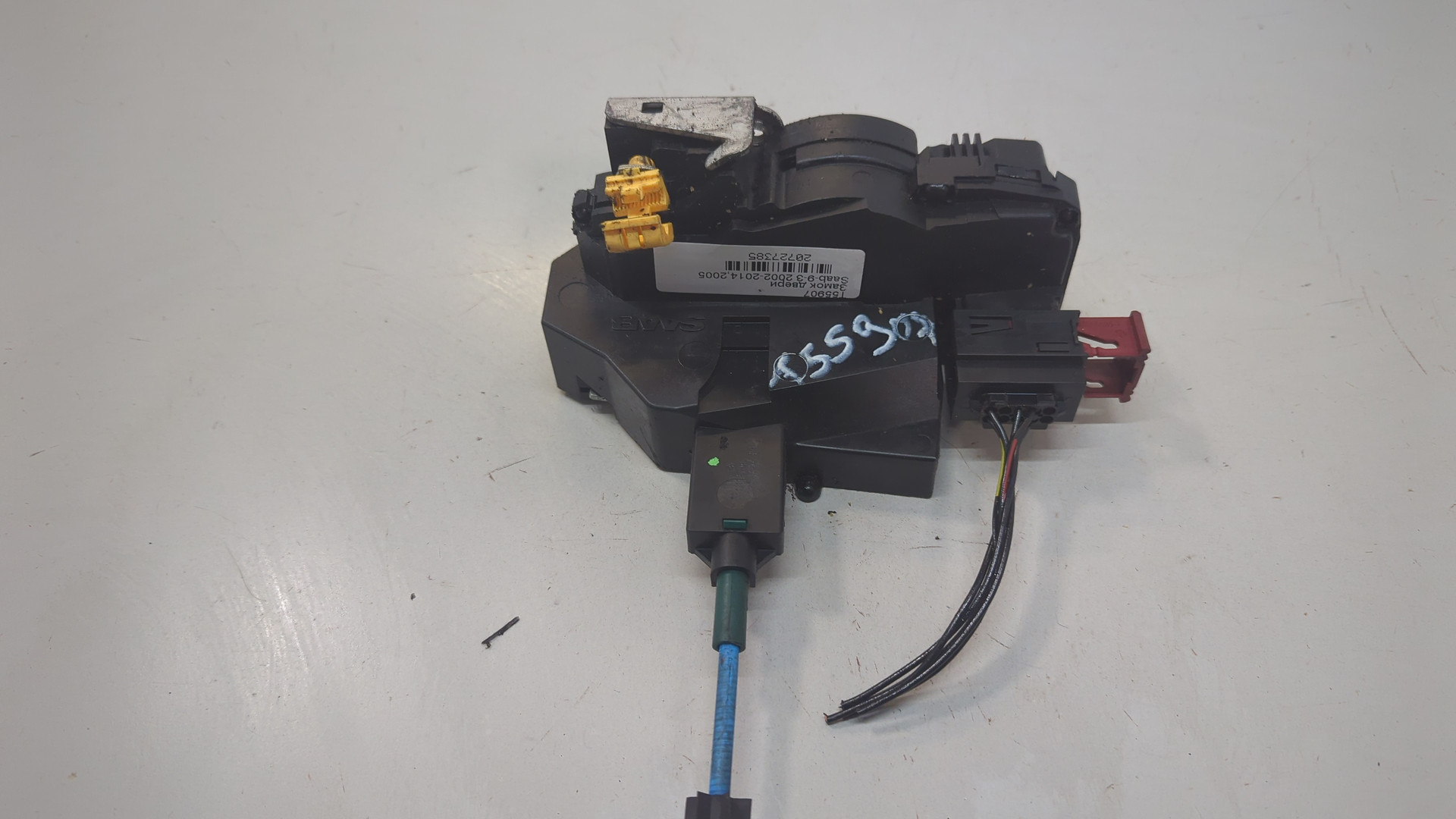 Замок двери передней левой