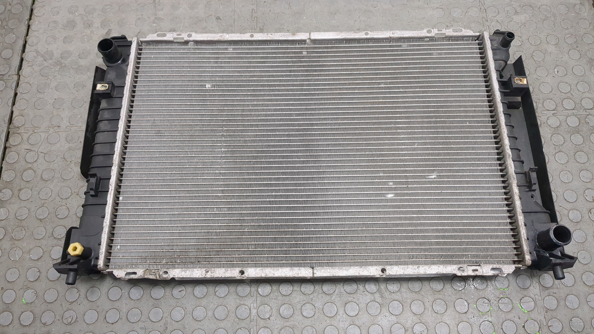 Радиатор охлаждения двигателя основной