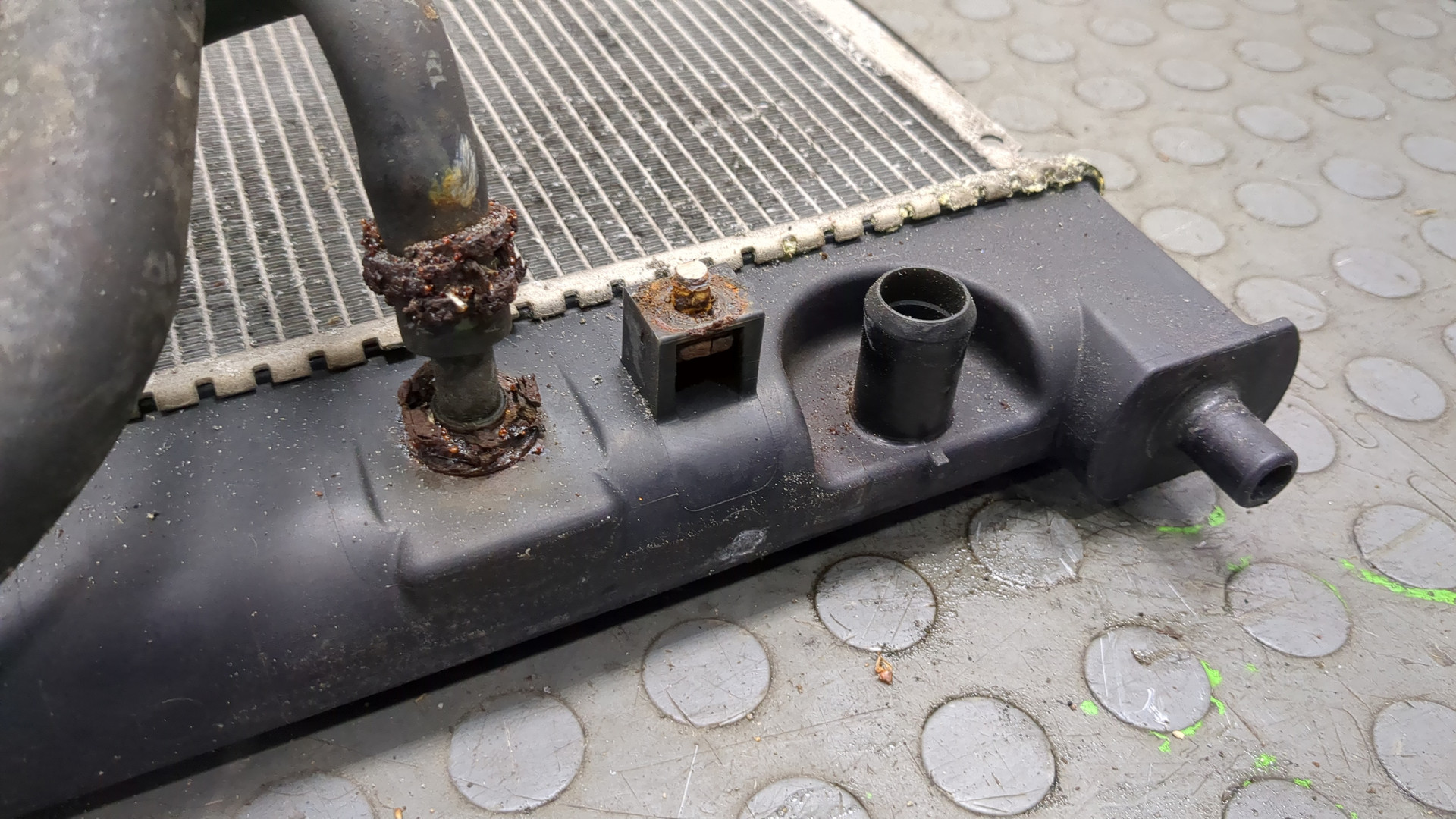 Радиатор охлаждения двигателя основной