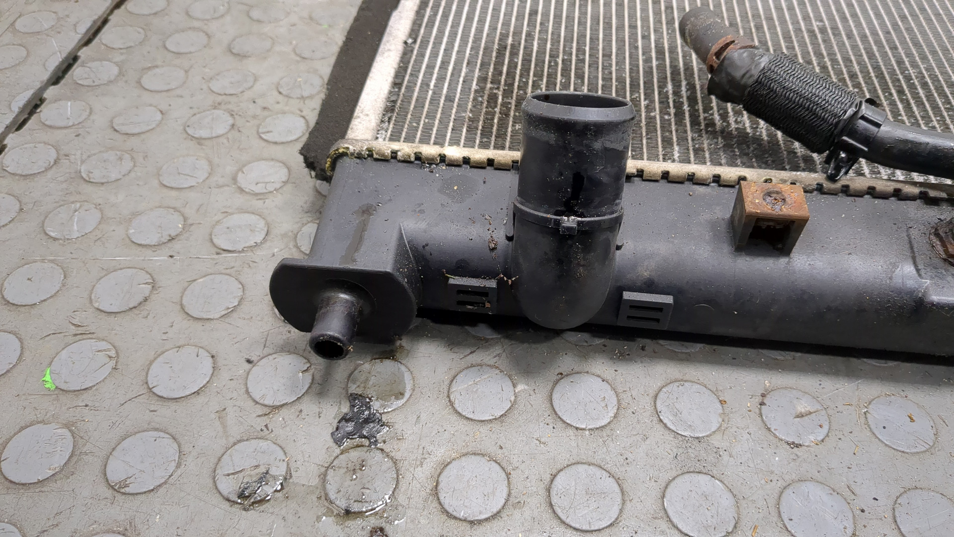 Радиатор охлаждения двигателя основной