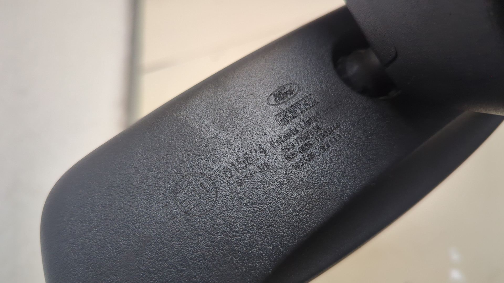 Зеркало заднего вида