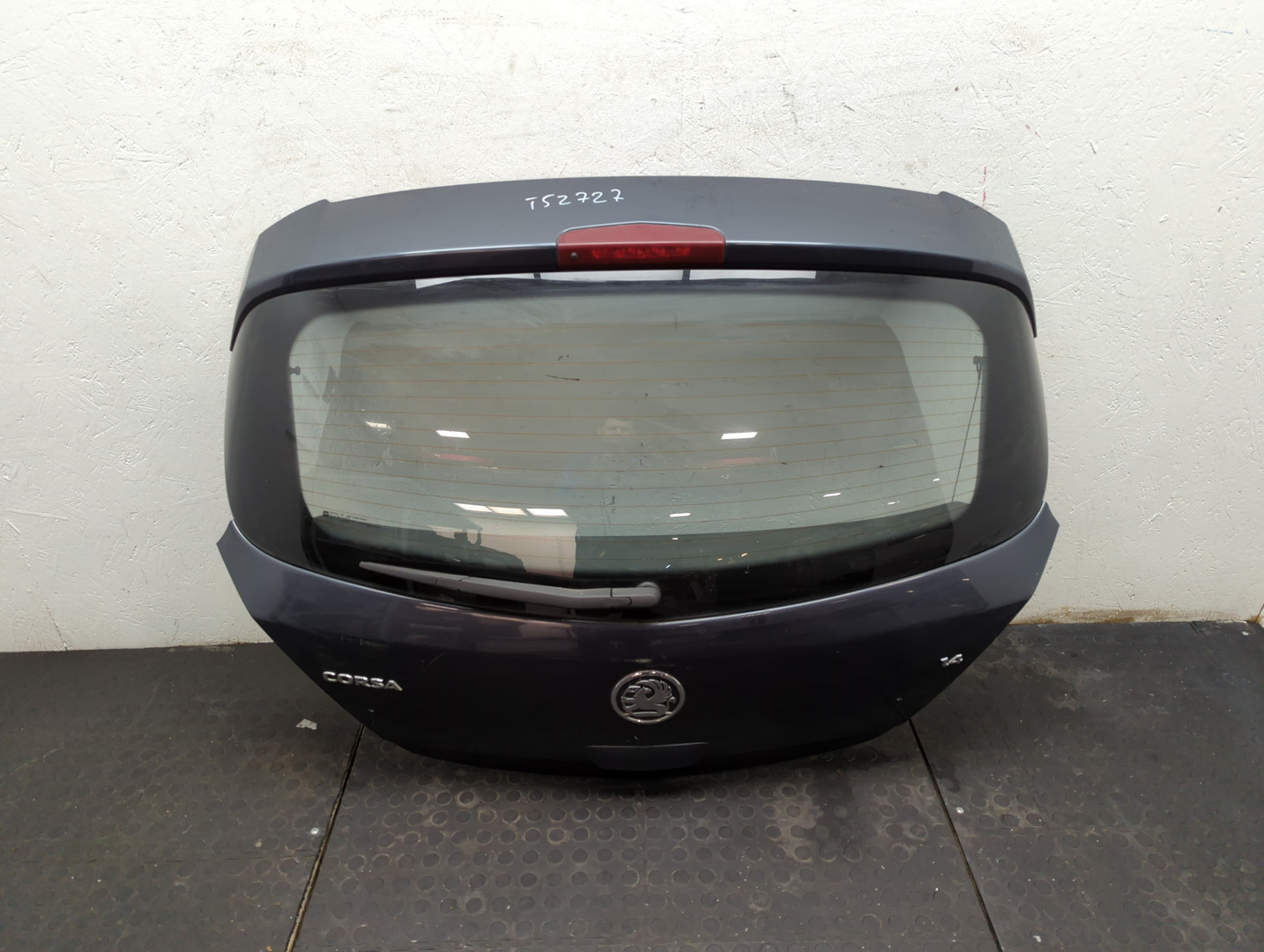 Дверь багажника