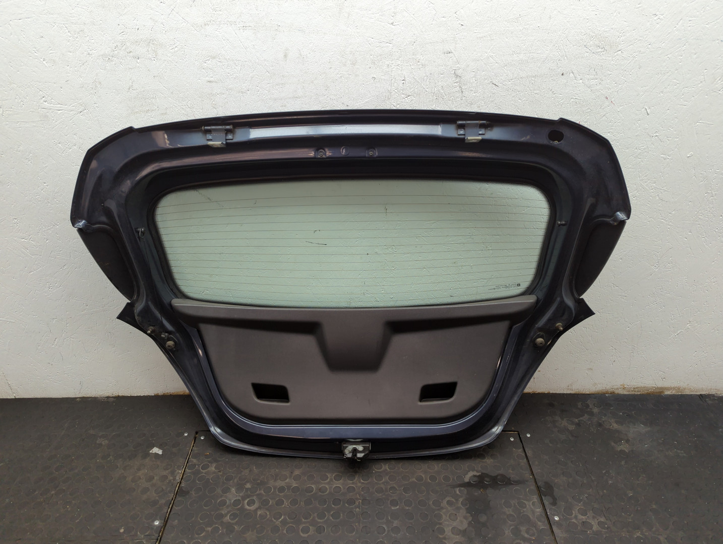 Дверь багажника