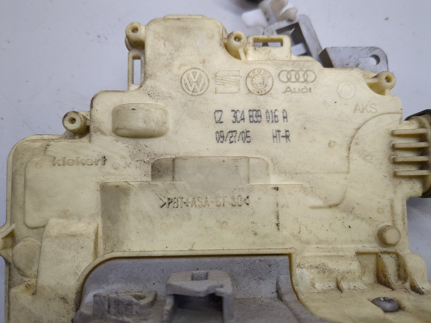 Замок двери задней правой