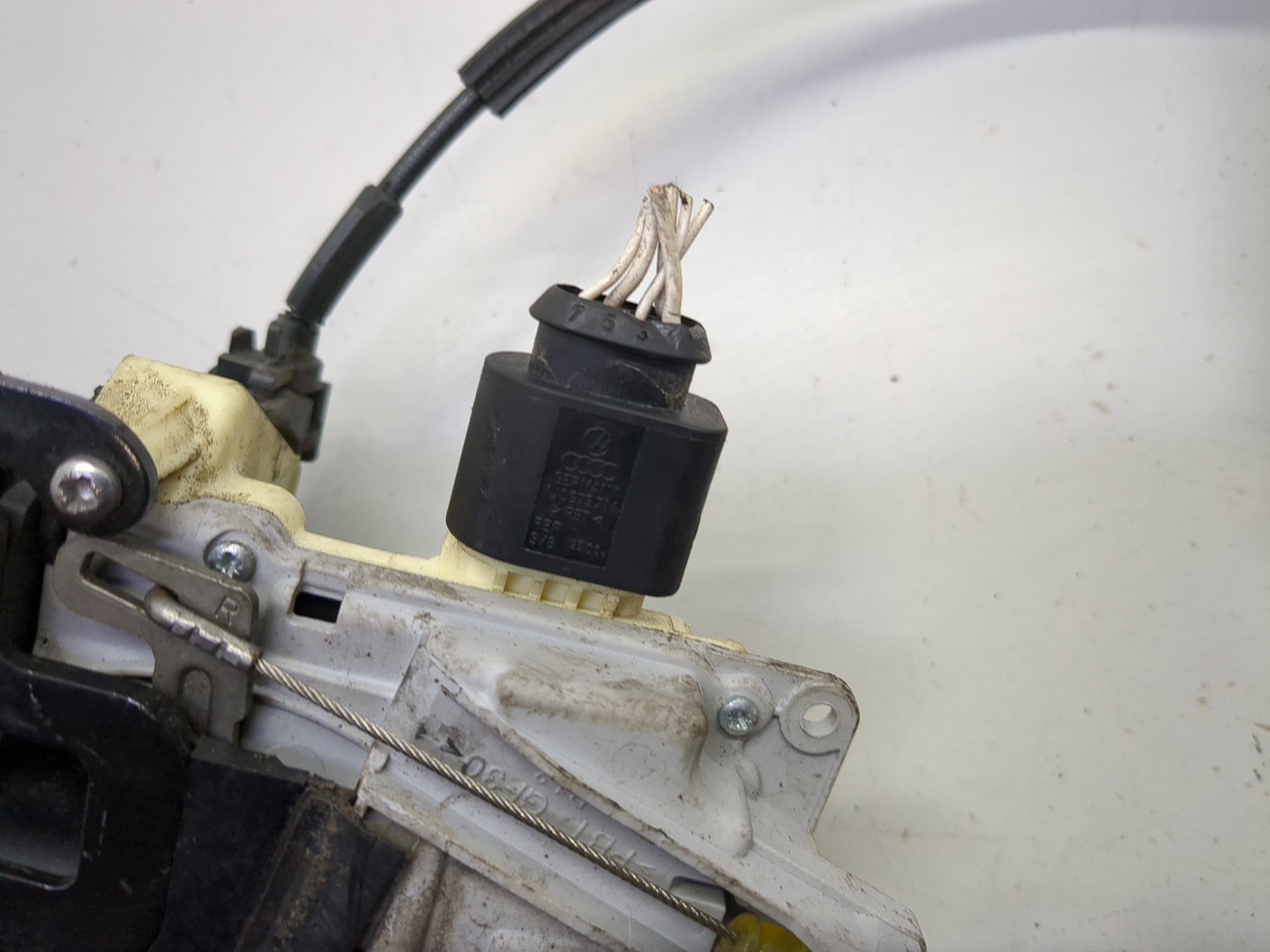 Замок двери задней правой