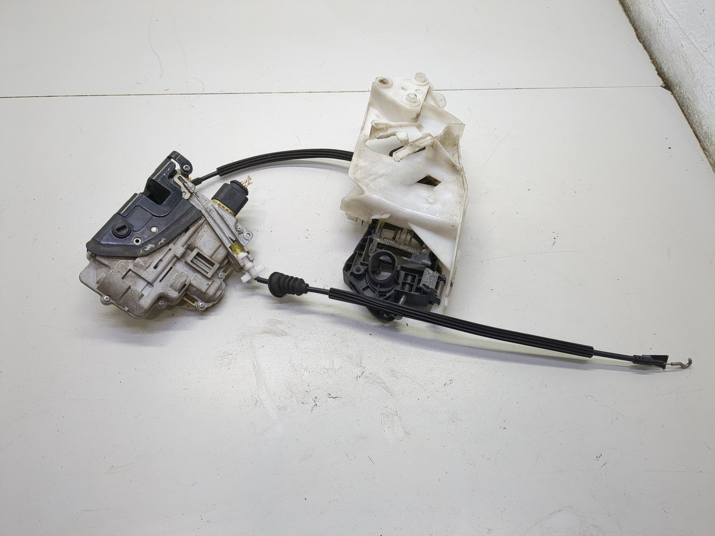 Замок двери задней правой