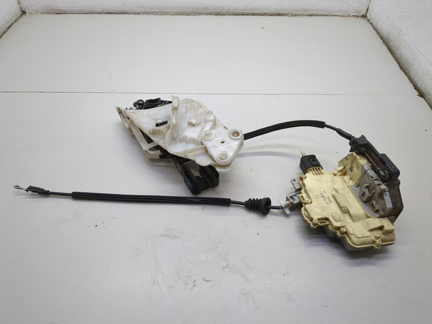 Замок двери задней правой