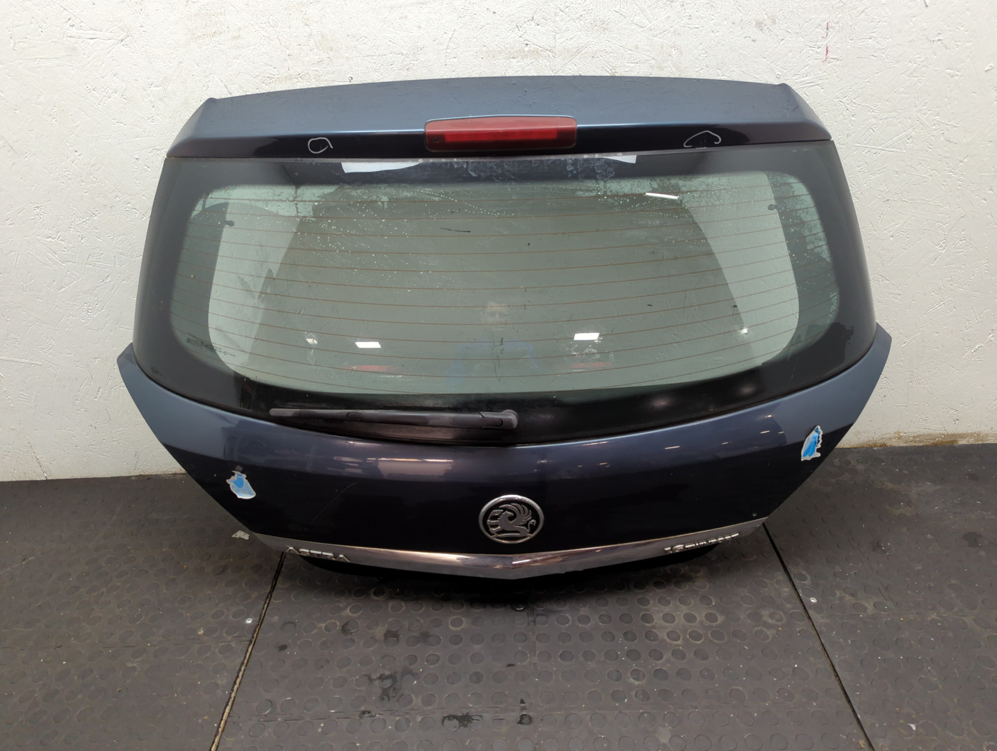 Дверь багажника