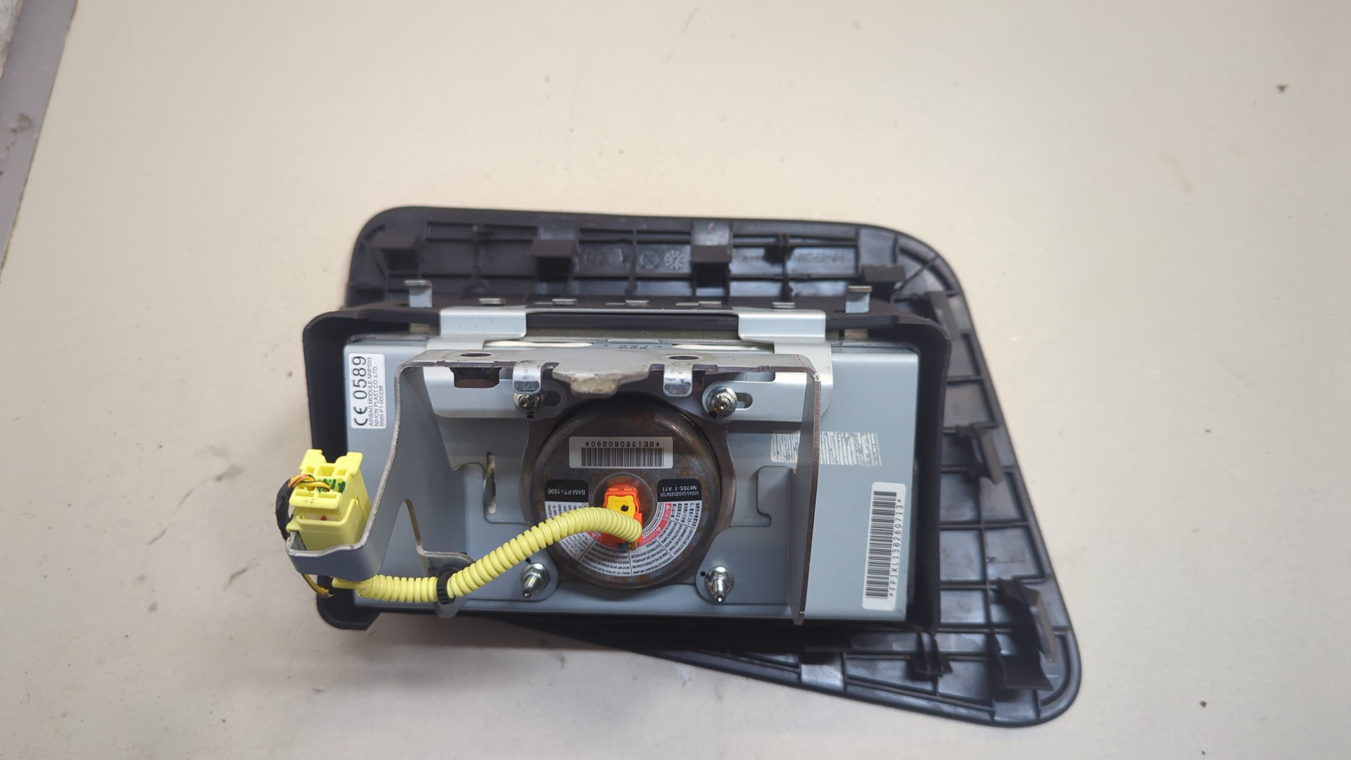 Подушка безопасности пассажирская (в торпедо)