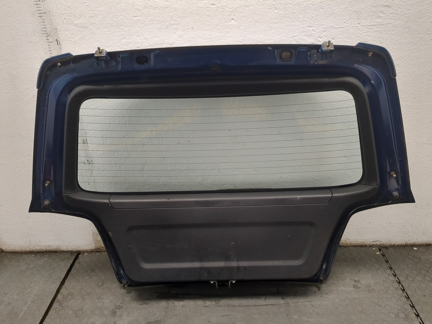 Дверь багажника