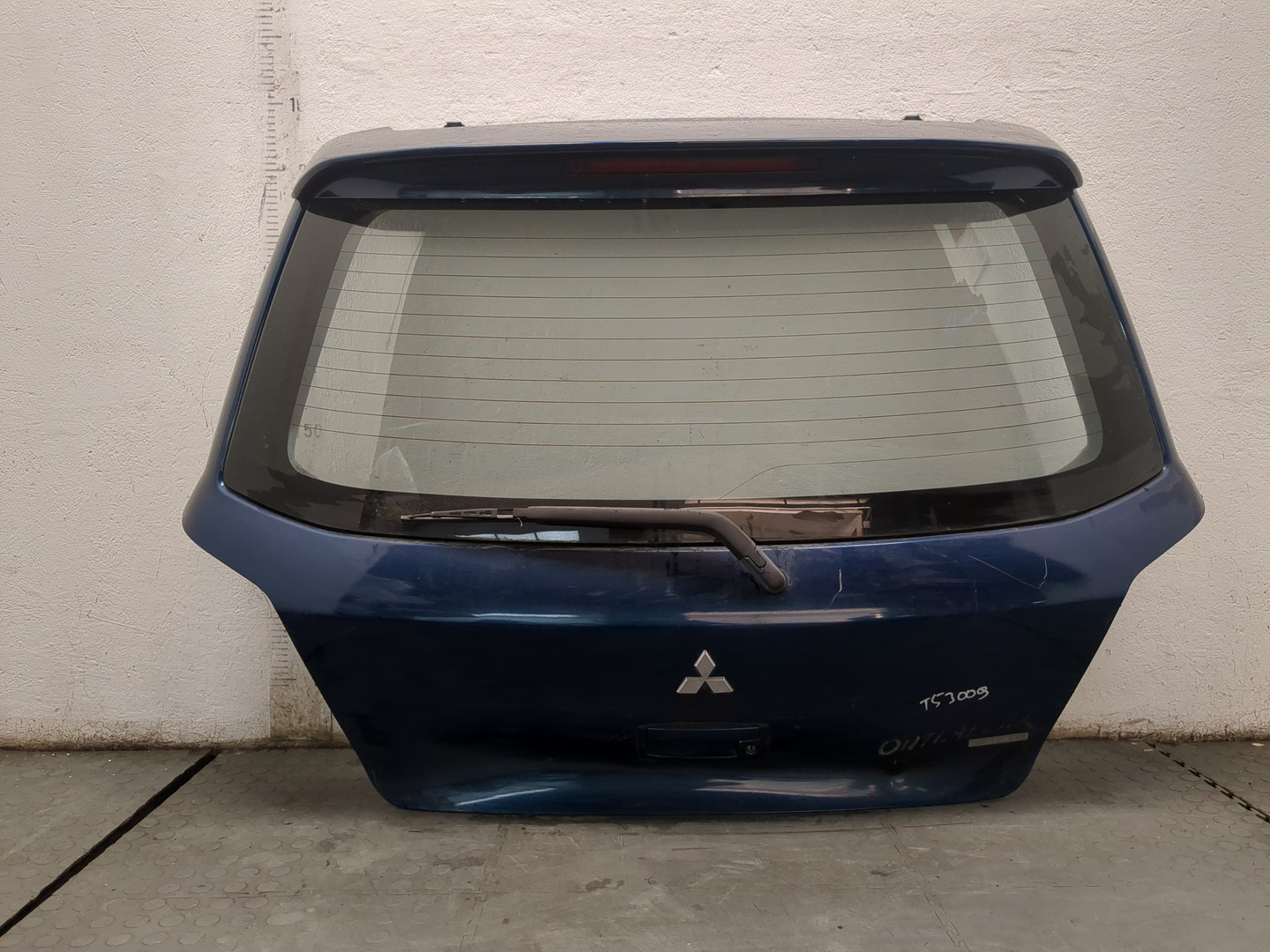 Дверь багажника