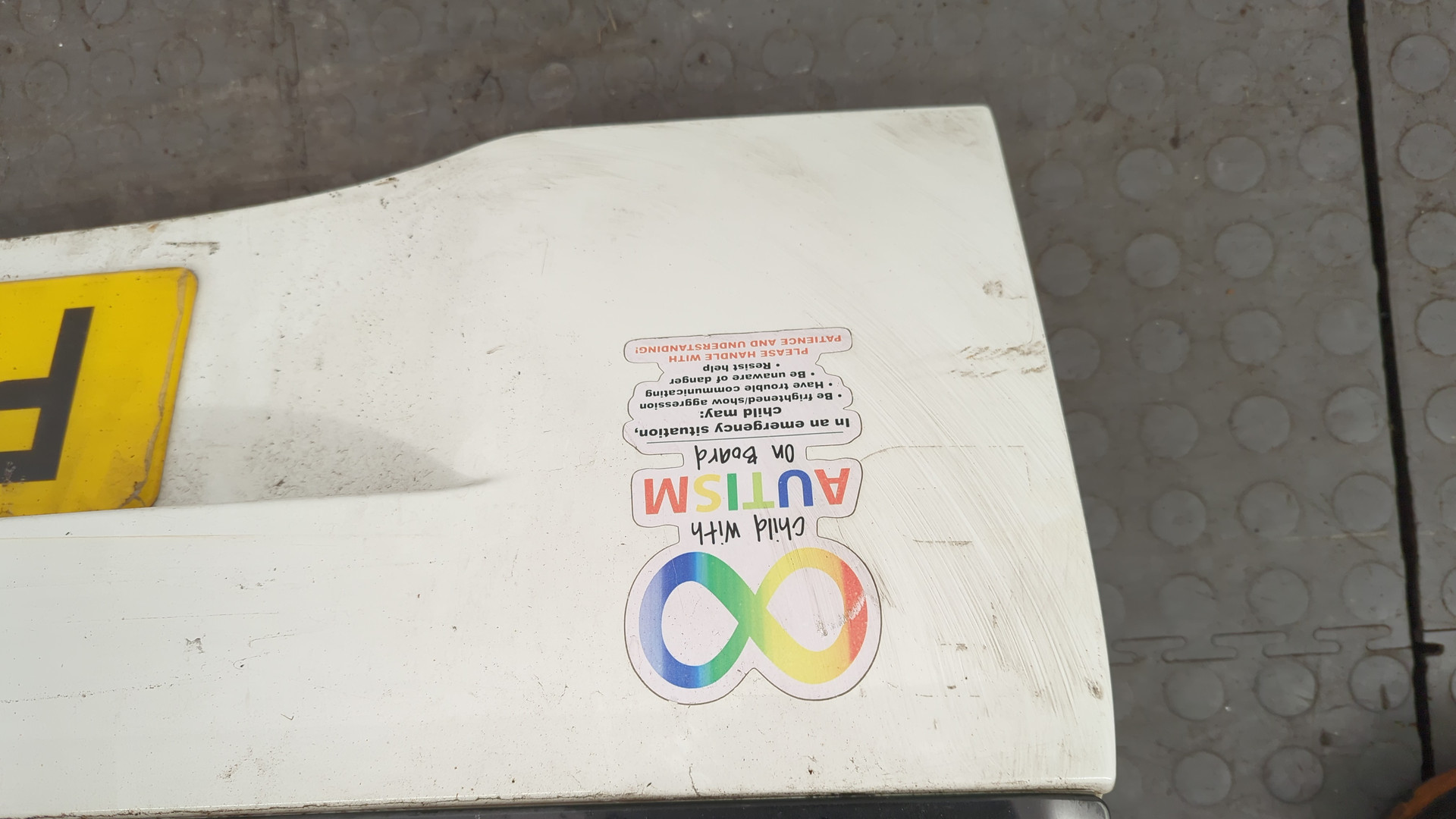 Дверь багажника