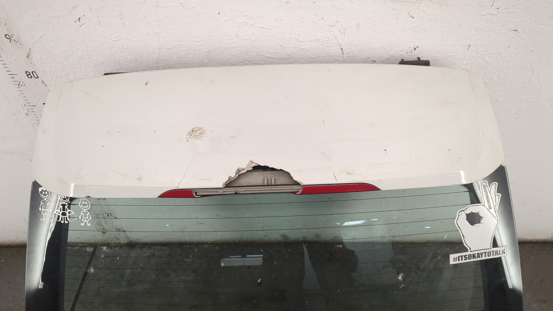 Дверь багажника