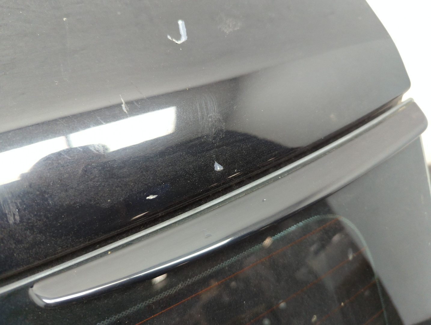 Дверь багажника