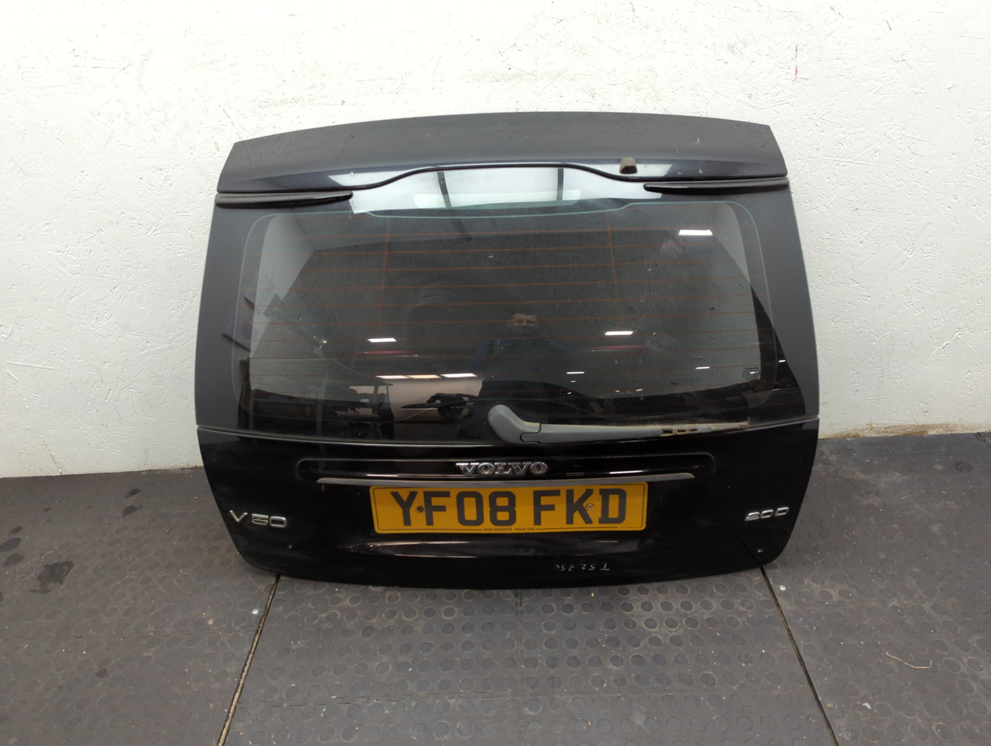 Дверь багажника