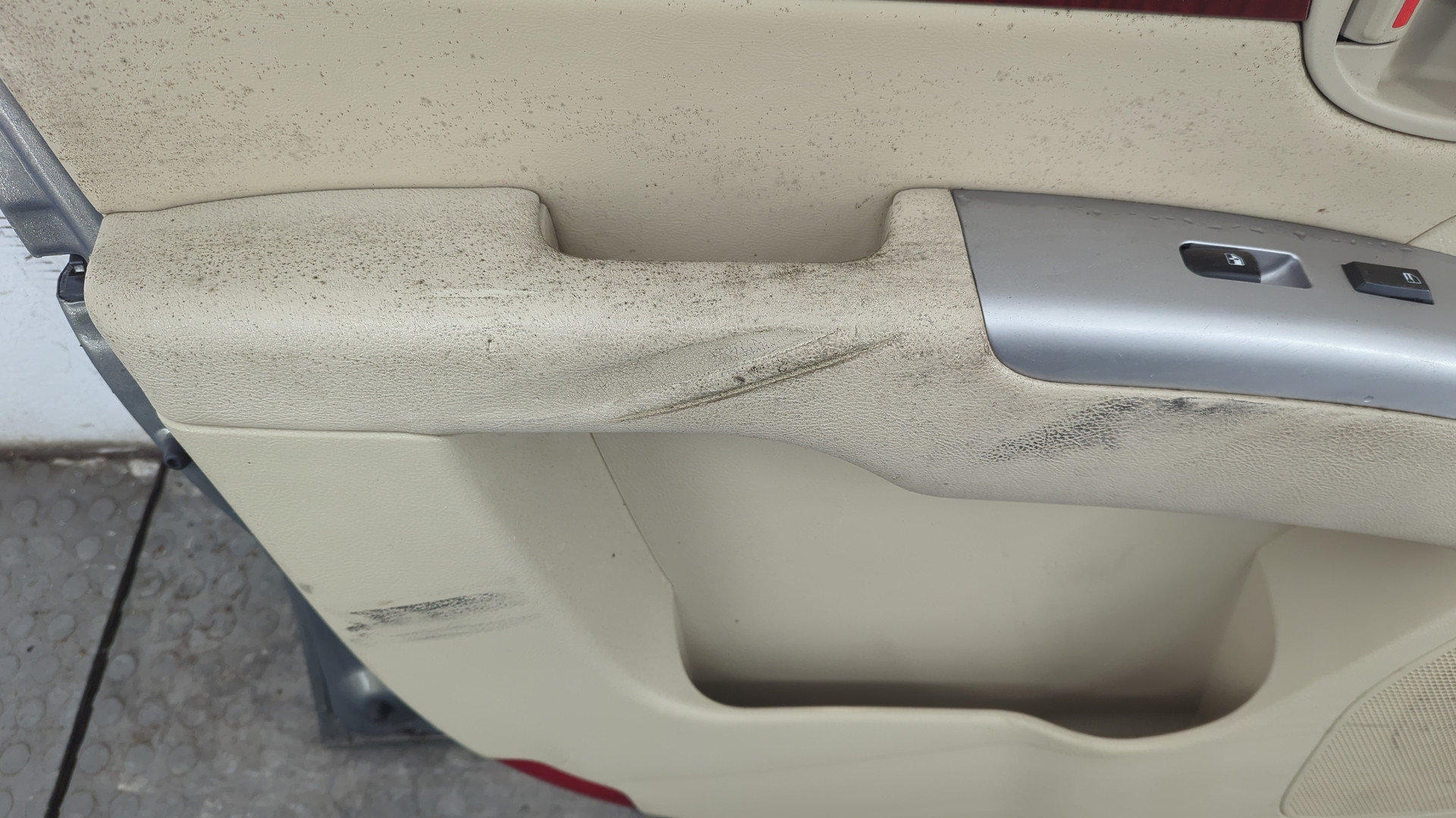 Дверь передняя левая