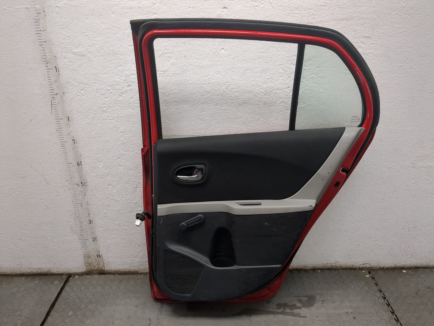 Дверь задняя правая
