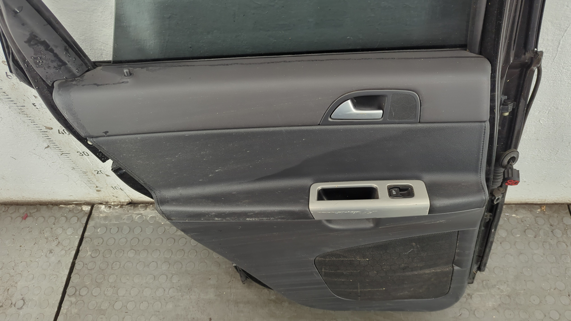 Дверь задняя левая