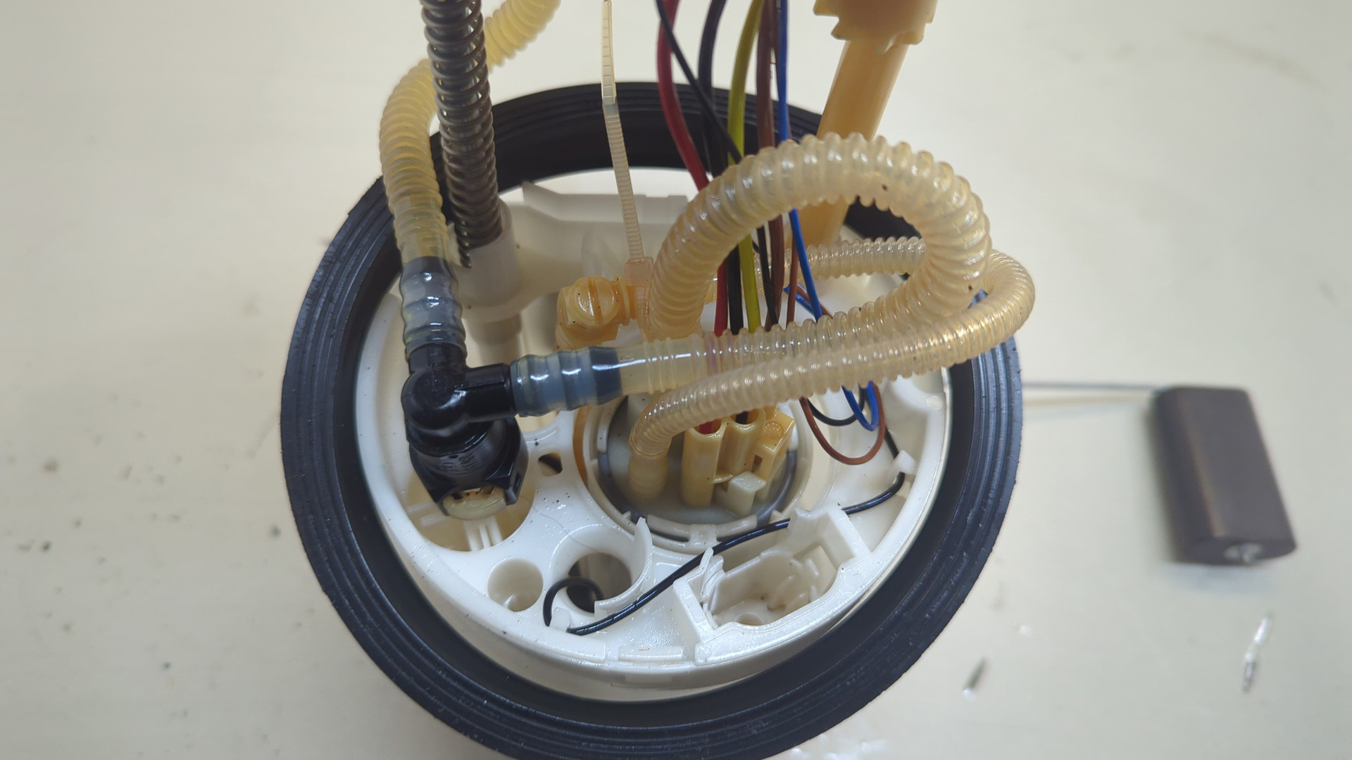 Насос топливный электрический