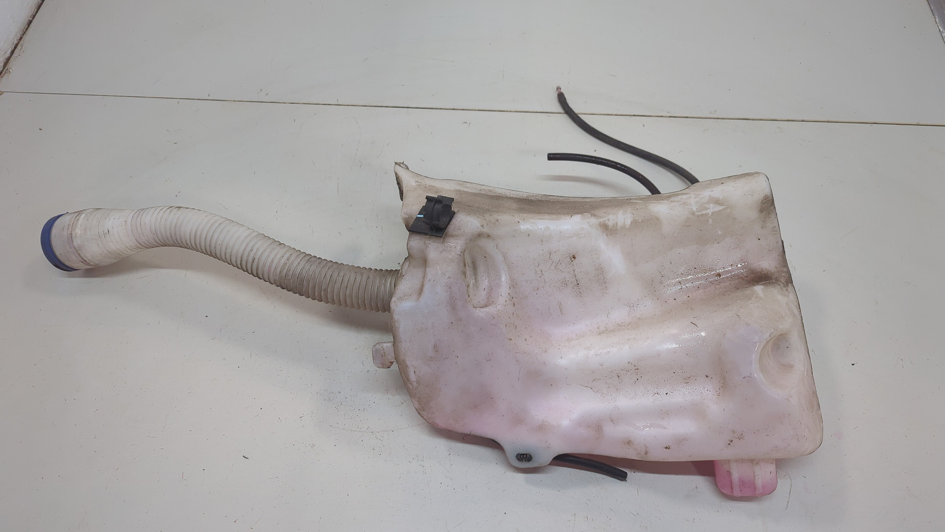 Бачок омывателя лобового стекла