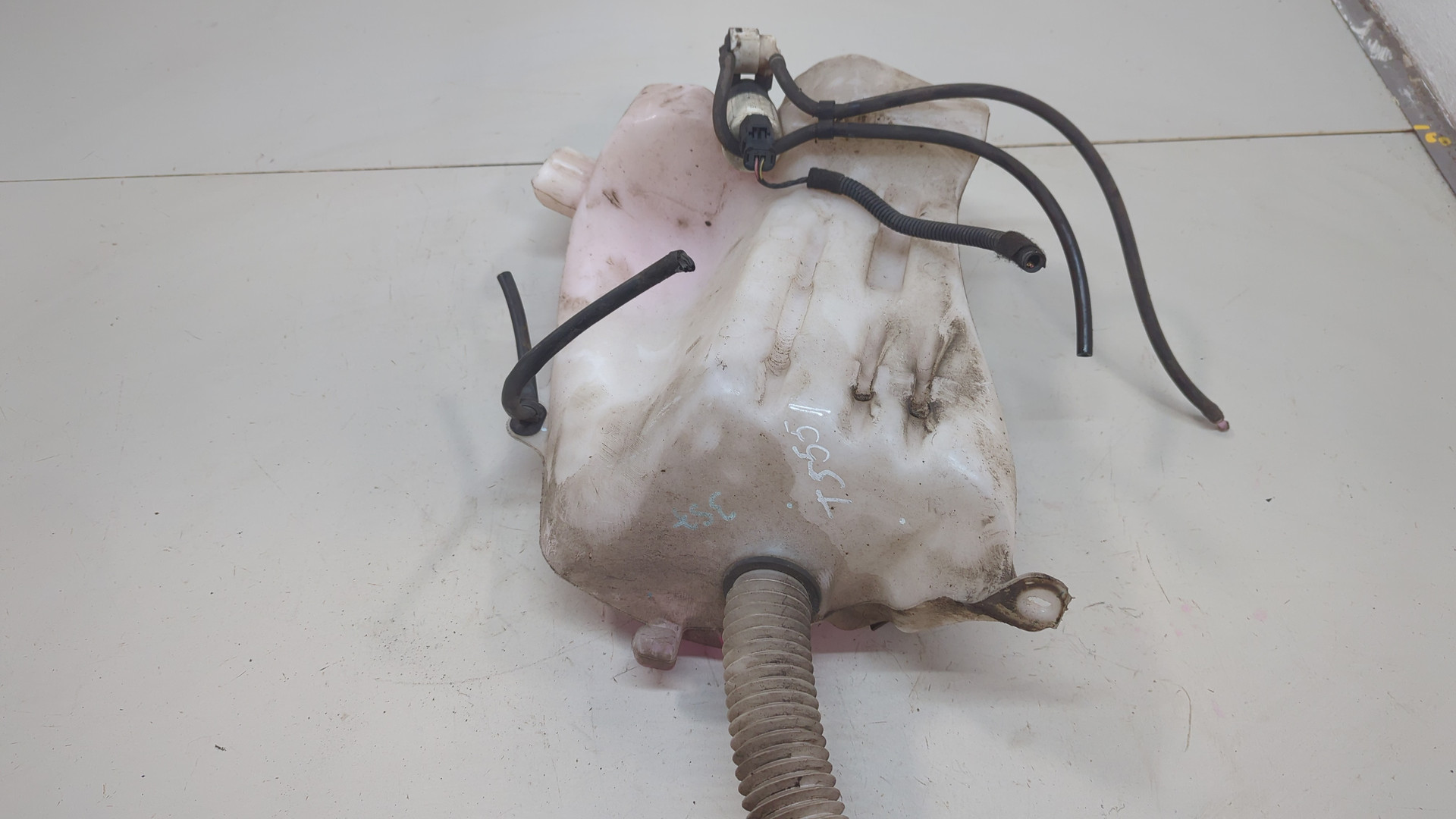 Бачок омывателя лобового стекла