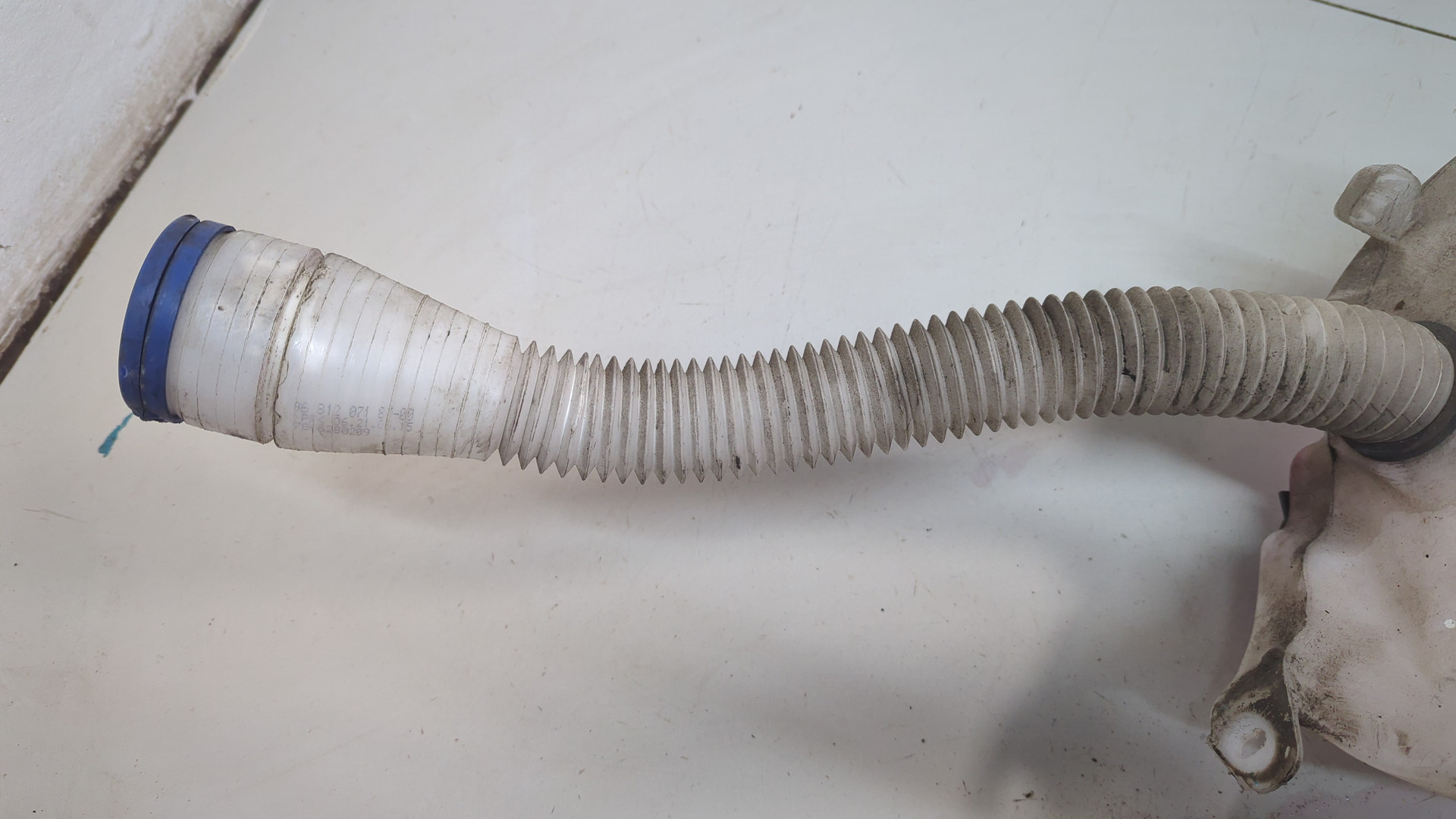 Бачок омывателя лобового стекла