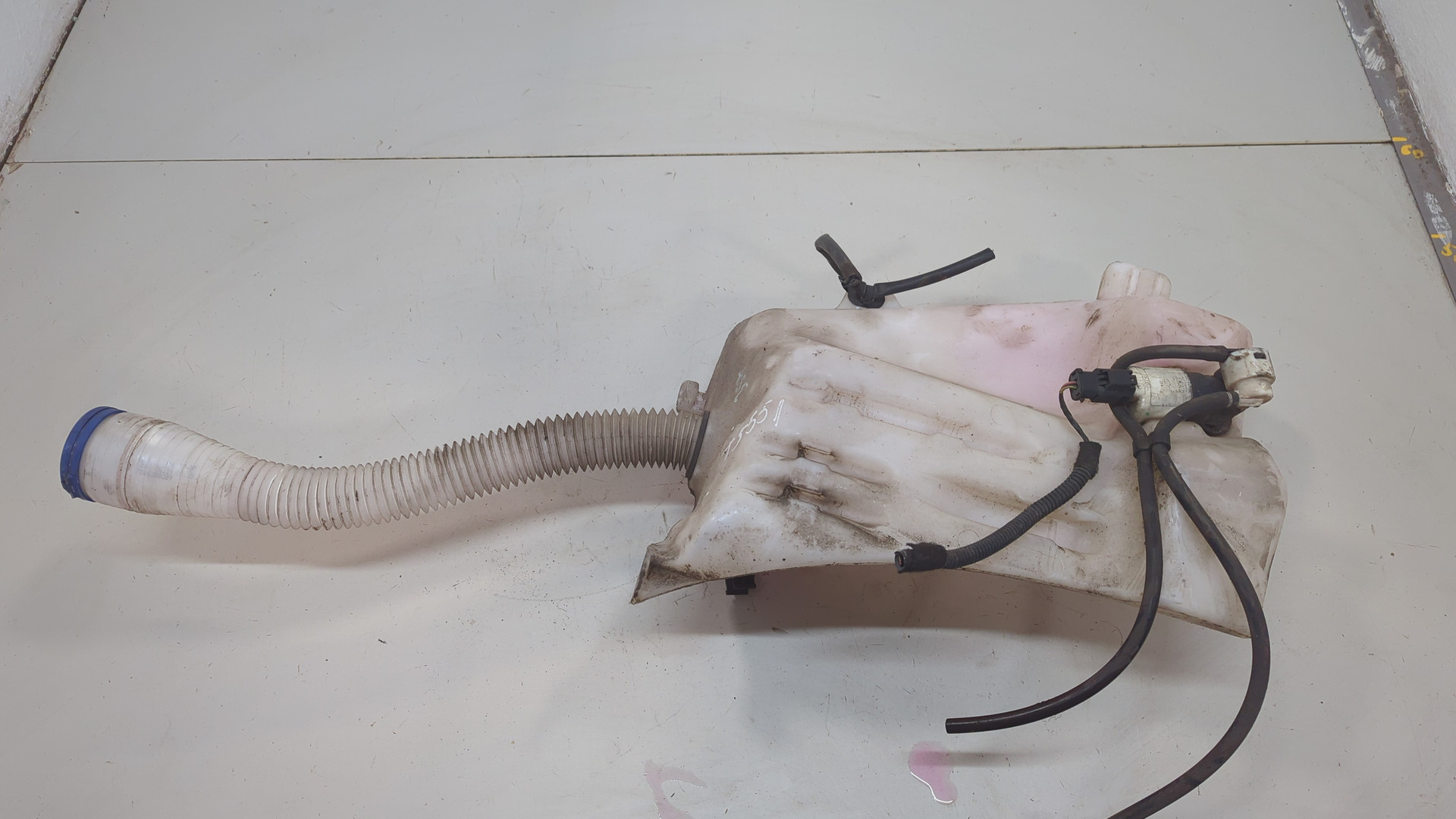 Бачок омывателя лобового стекла