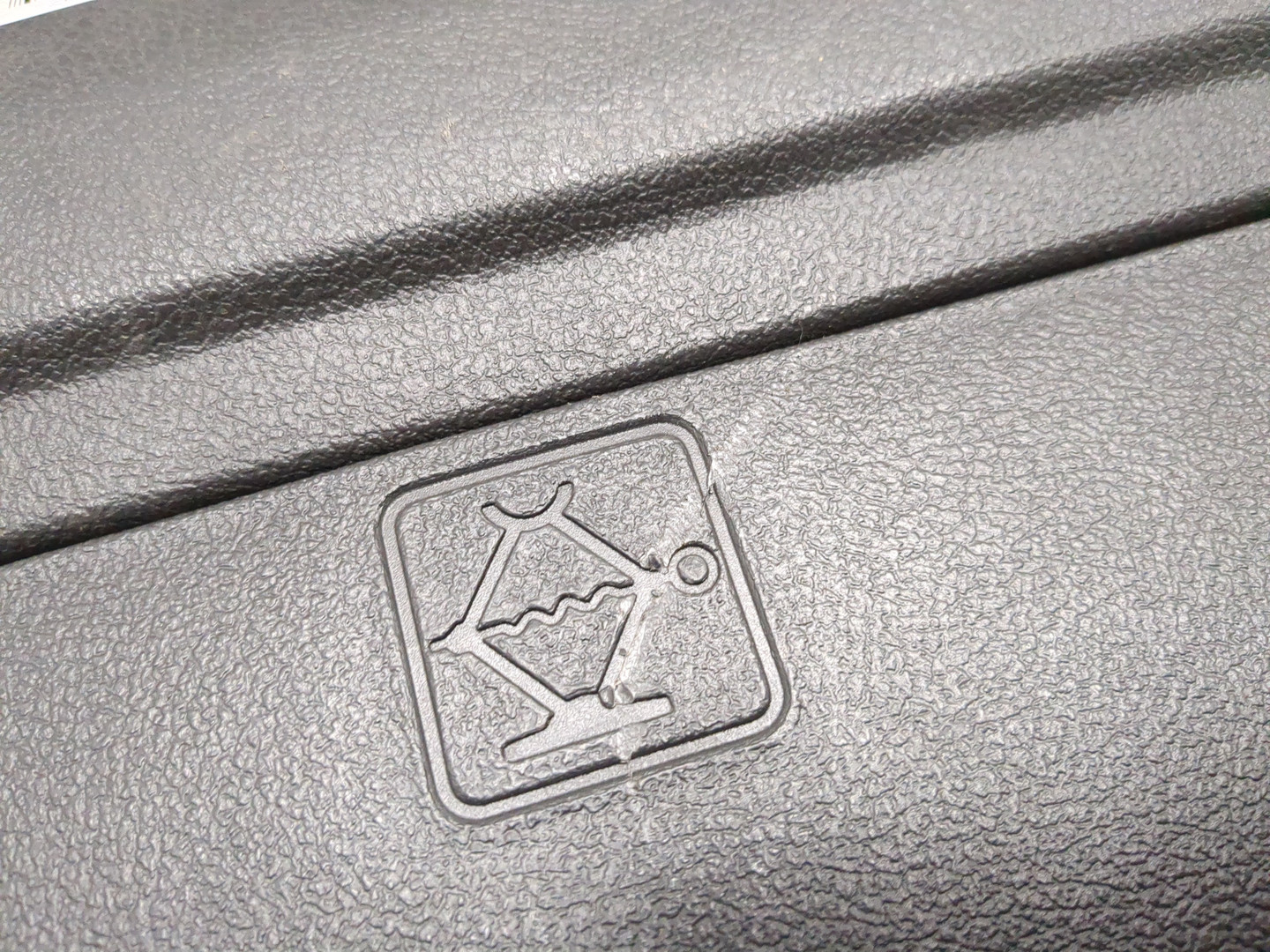 Обшивка двери багажника