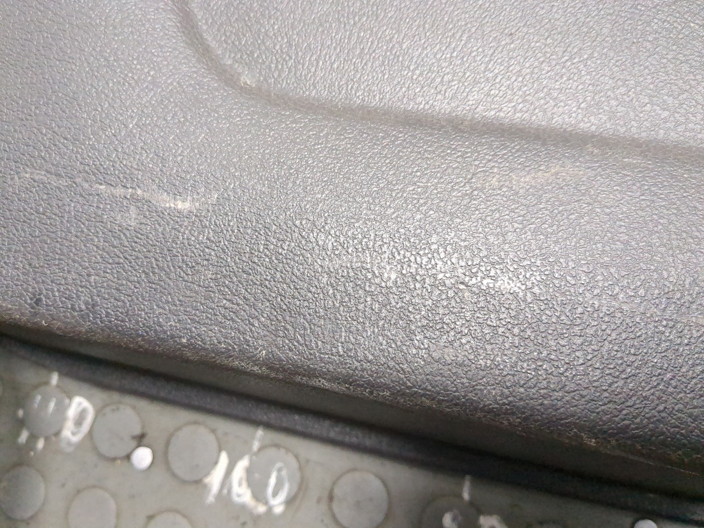 Обшивка двери багажника