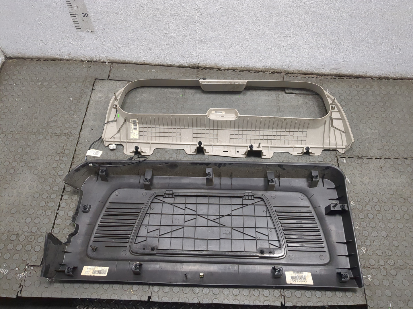 Обшивка двери багажника