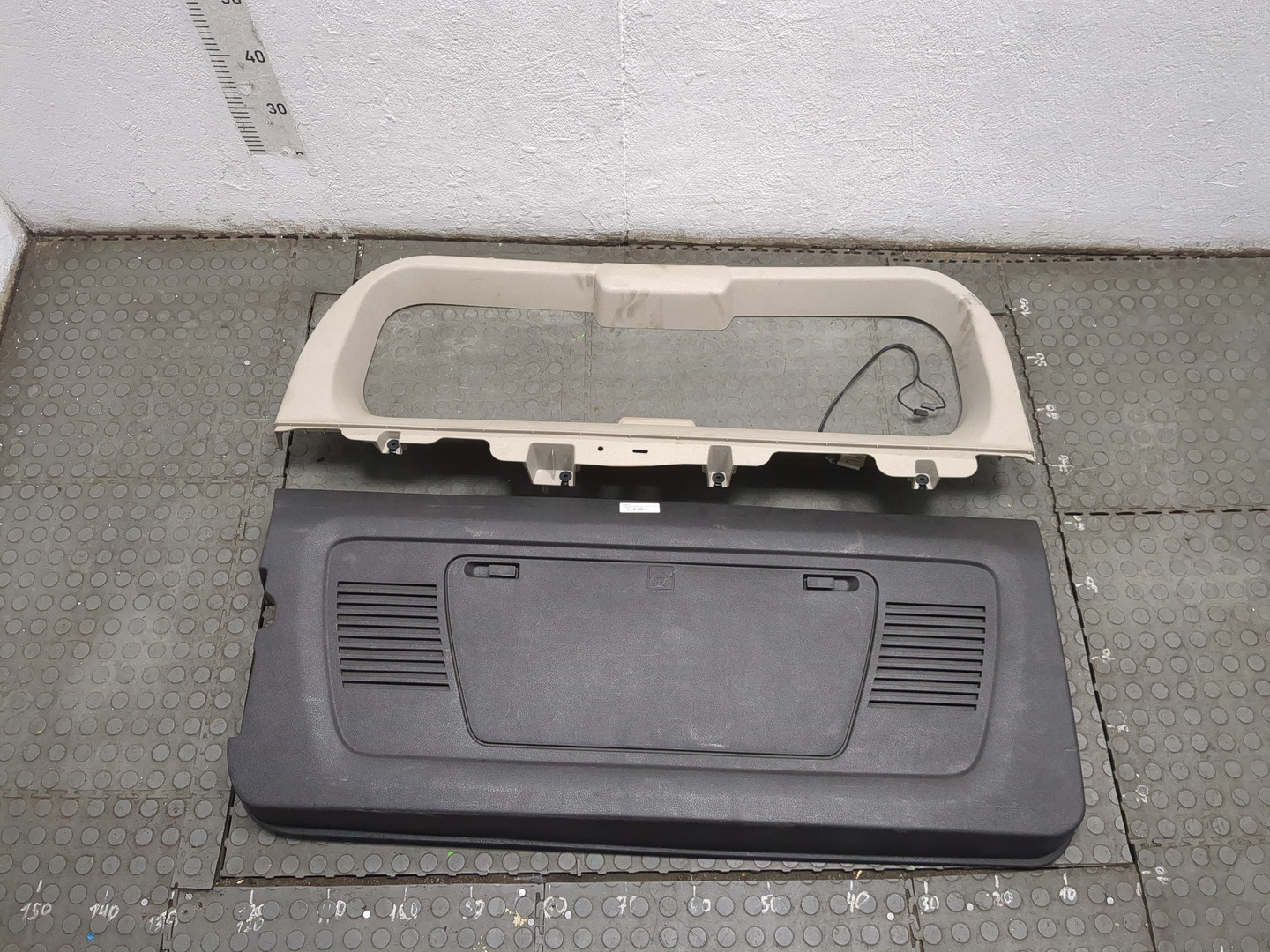 Обшивка двери багажника