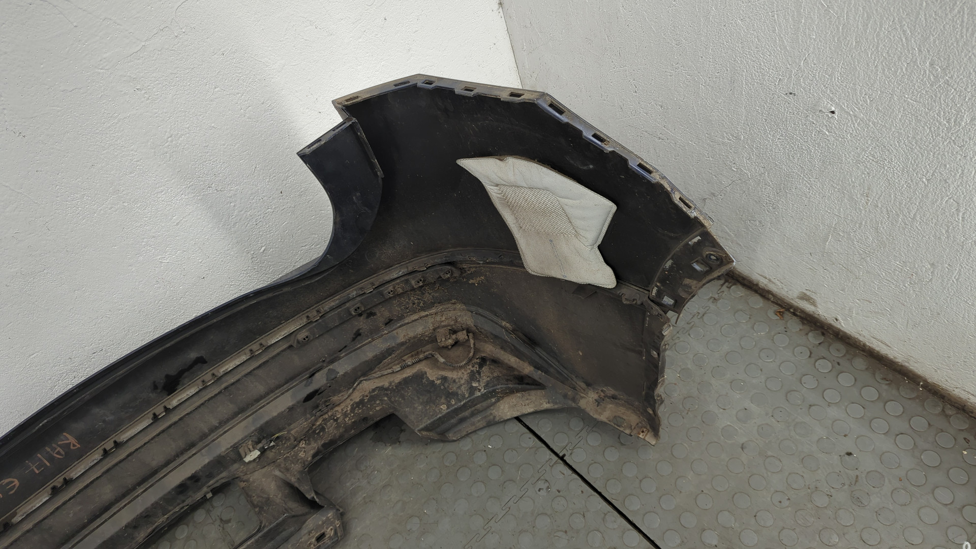 Бампер задний