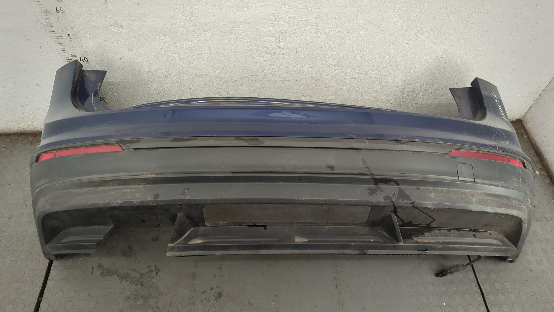 Бампер задний