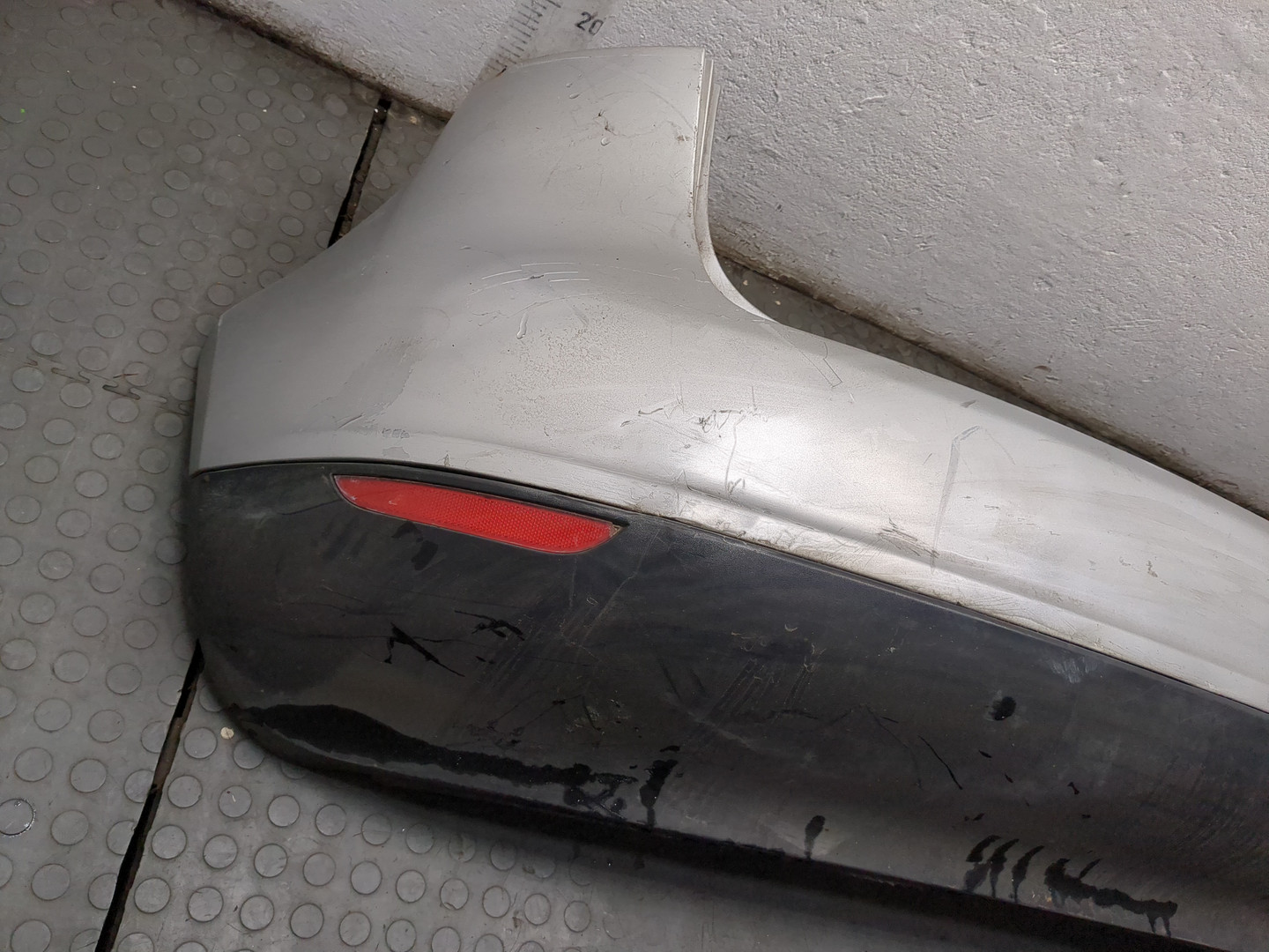 Бампер задний