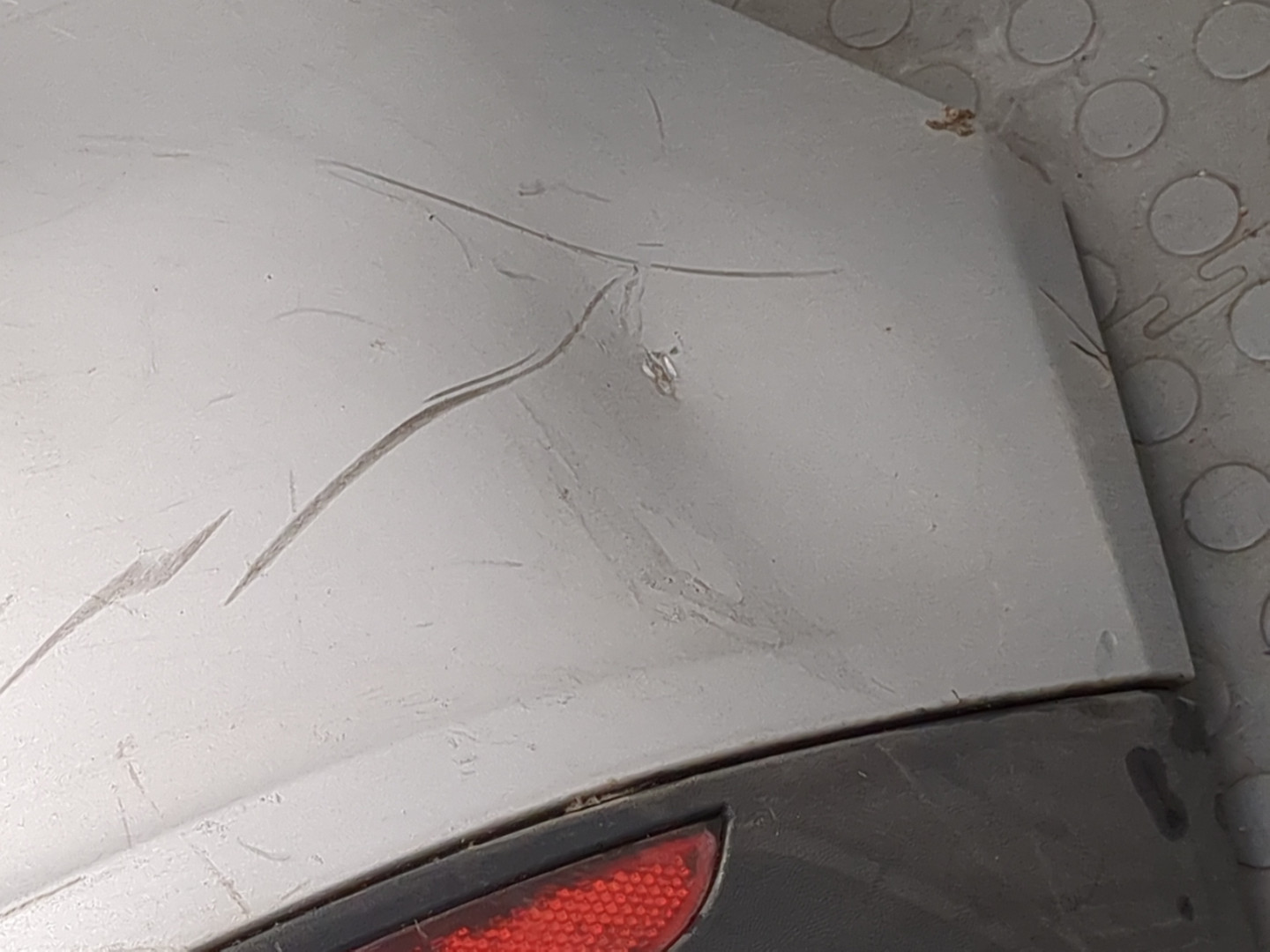 Бампер задний