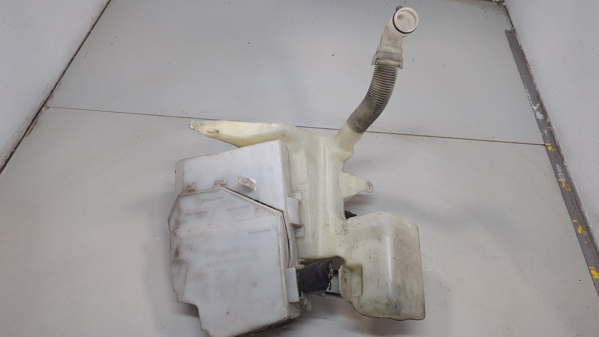 Бачок омывателя лобового стекла