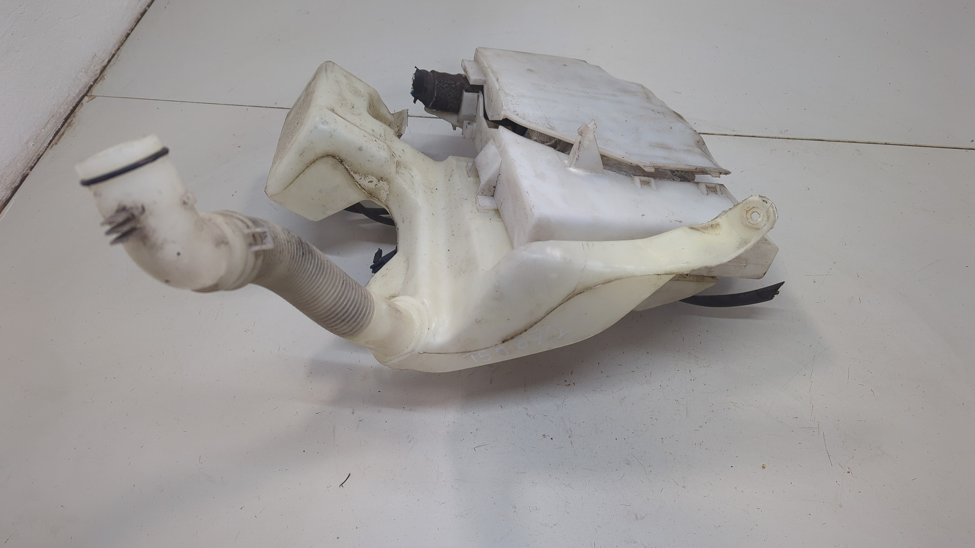 Бачок омывателя лобового стекла