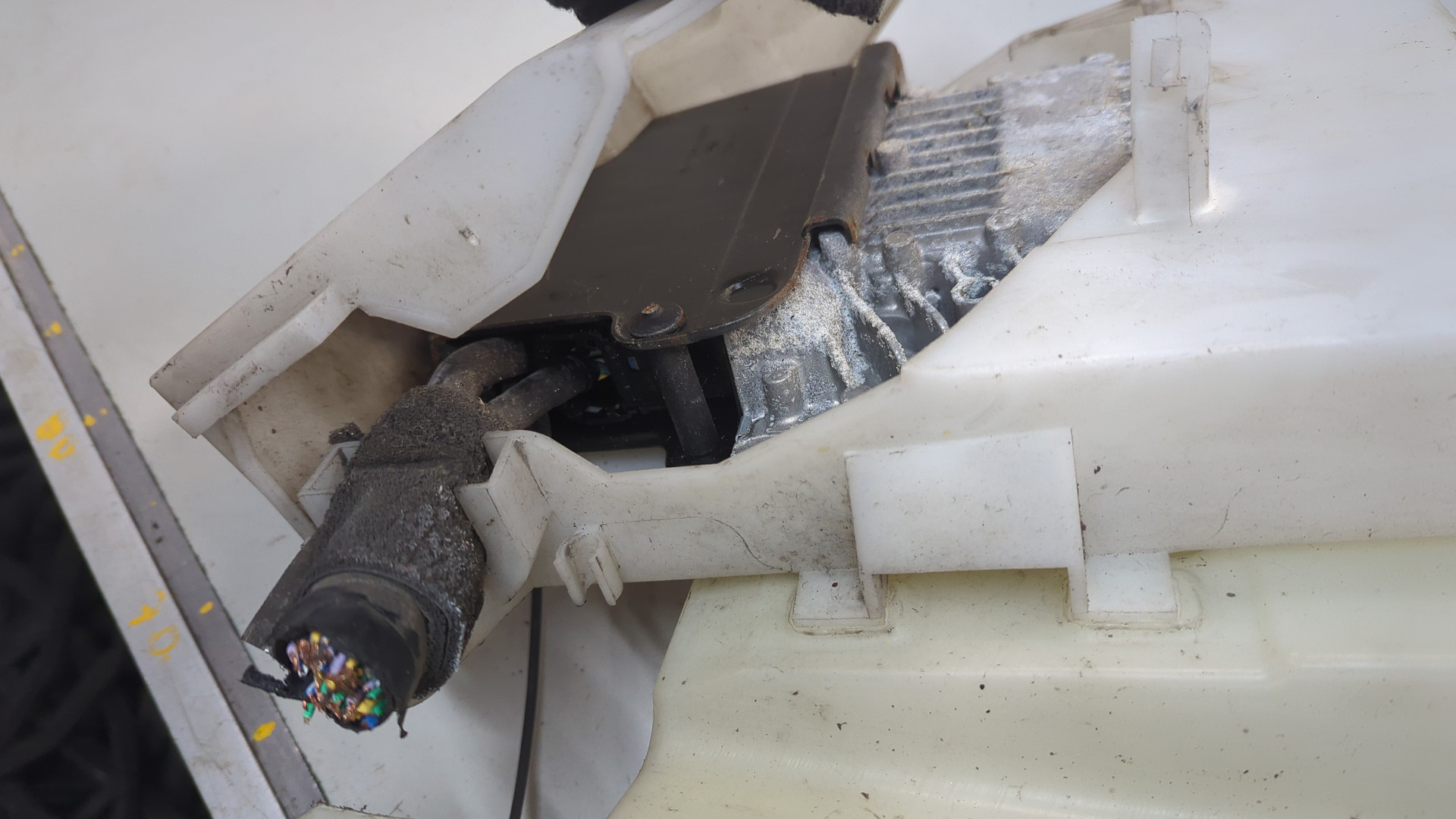 Бачок омывателя лобового стекла