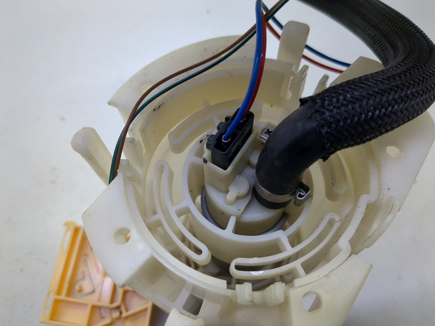 Насос топливный электрический