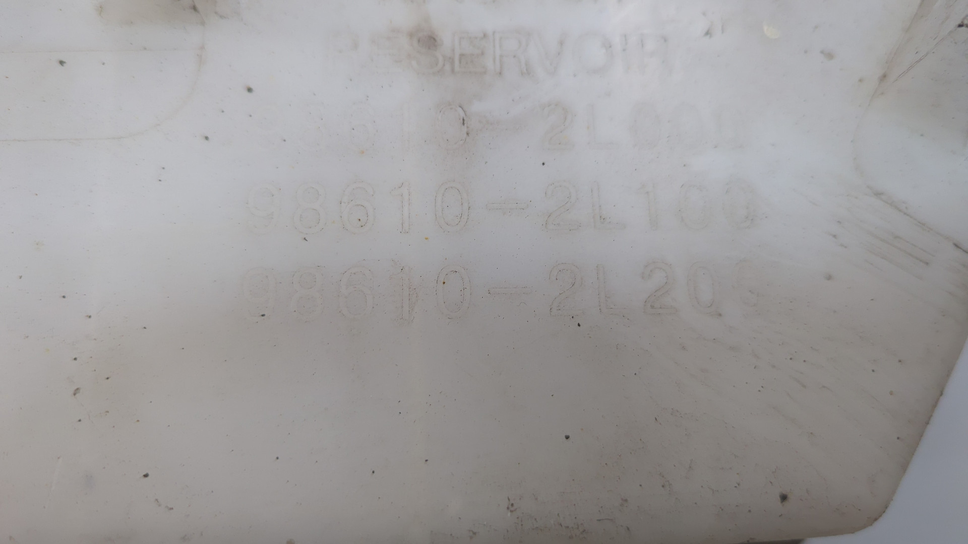 Бачок омывателя лобового стекла