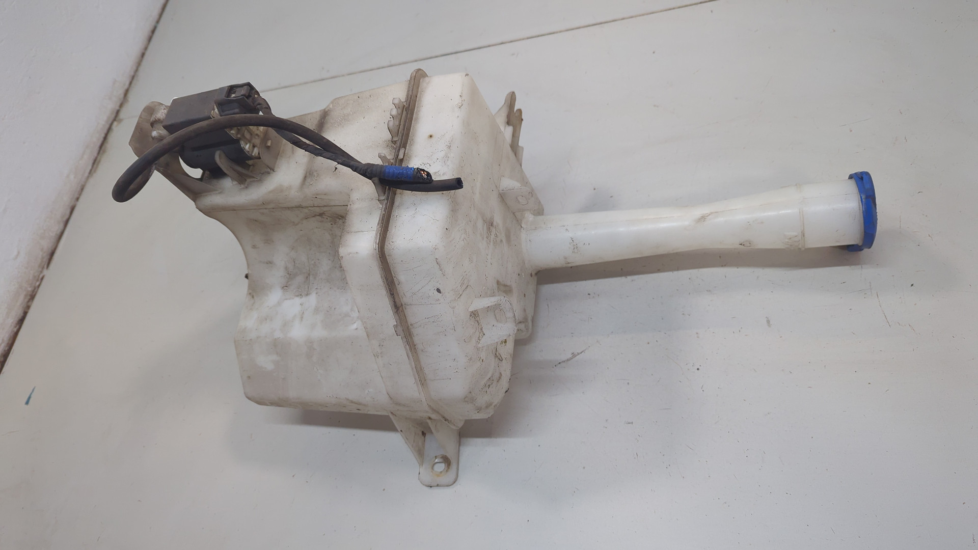 Бачок омывателя лобового стекла