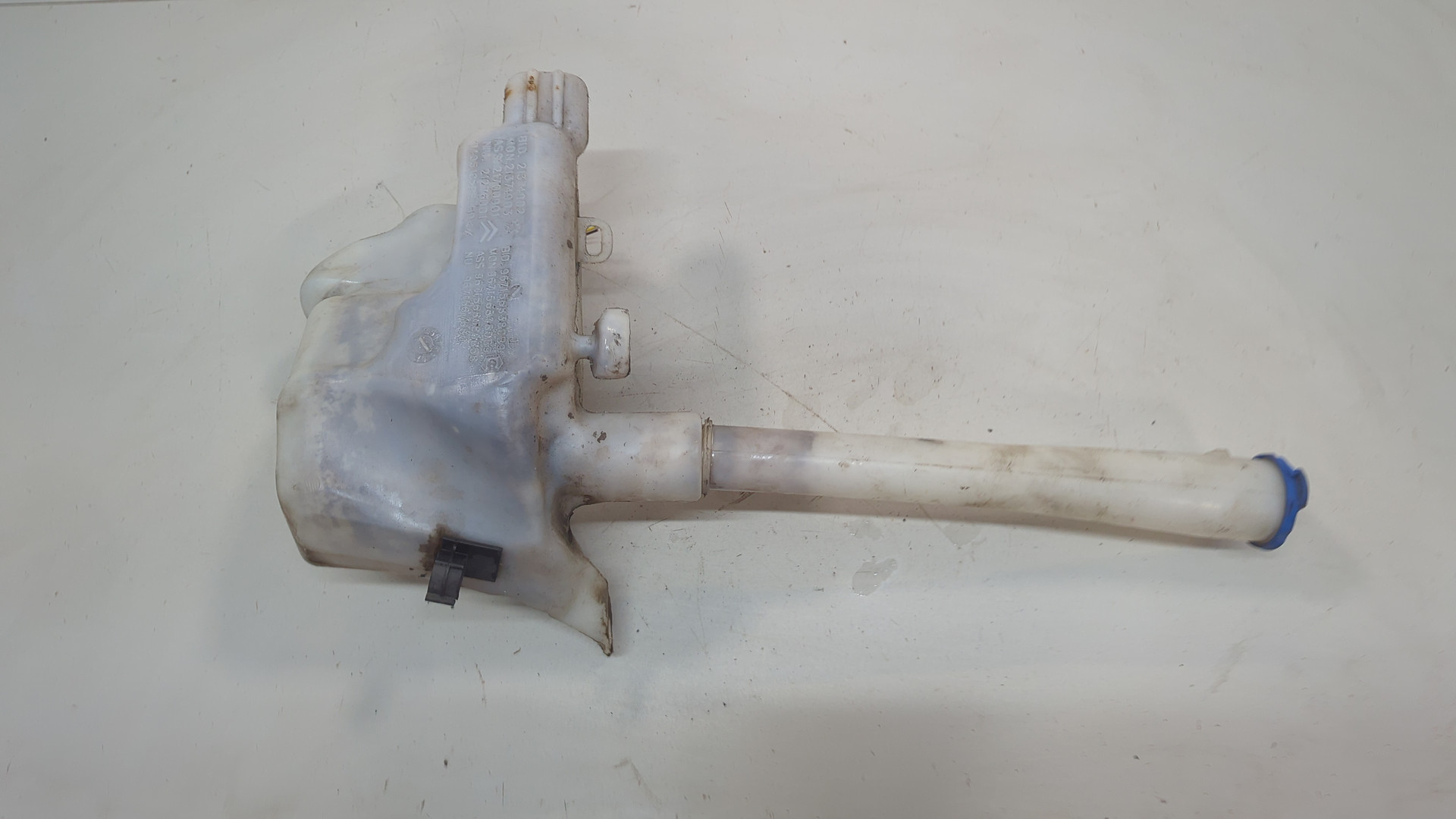 Бачок омывателя лобового стекла