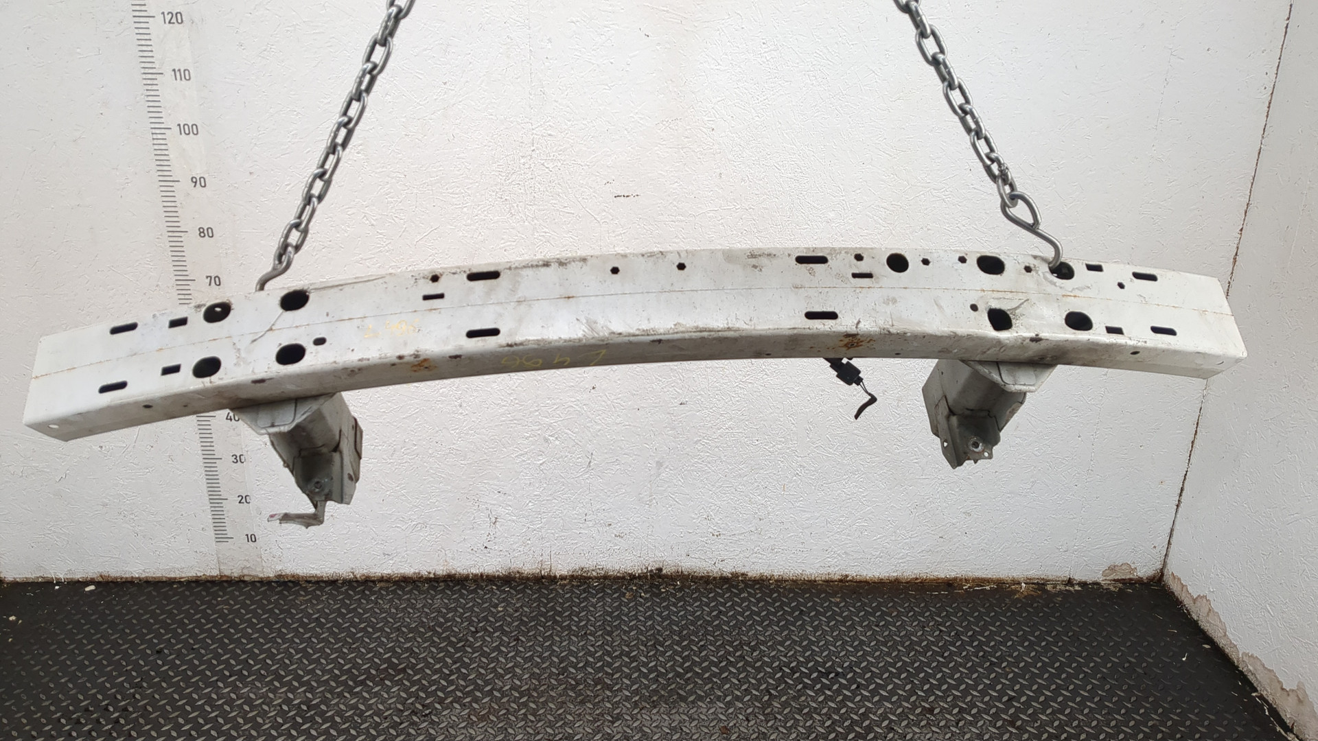 Усилитель переднего бампера