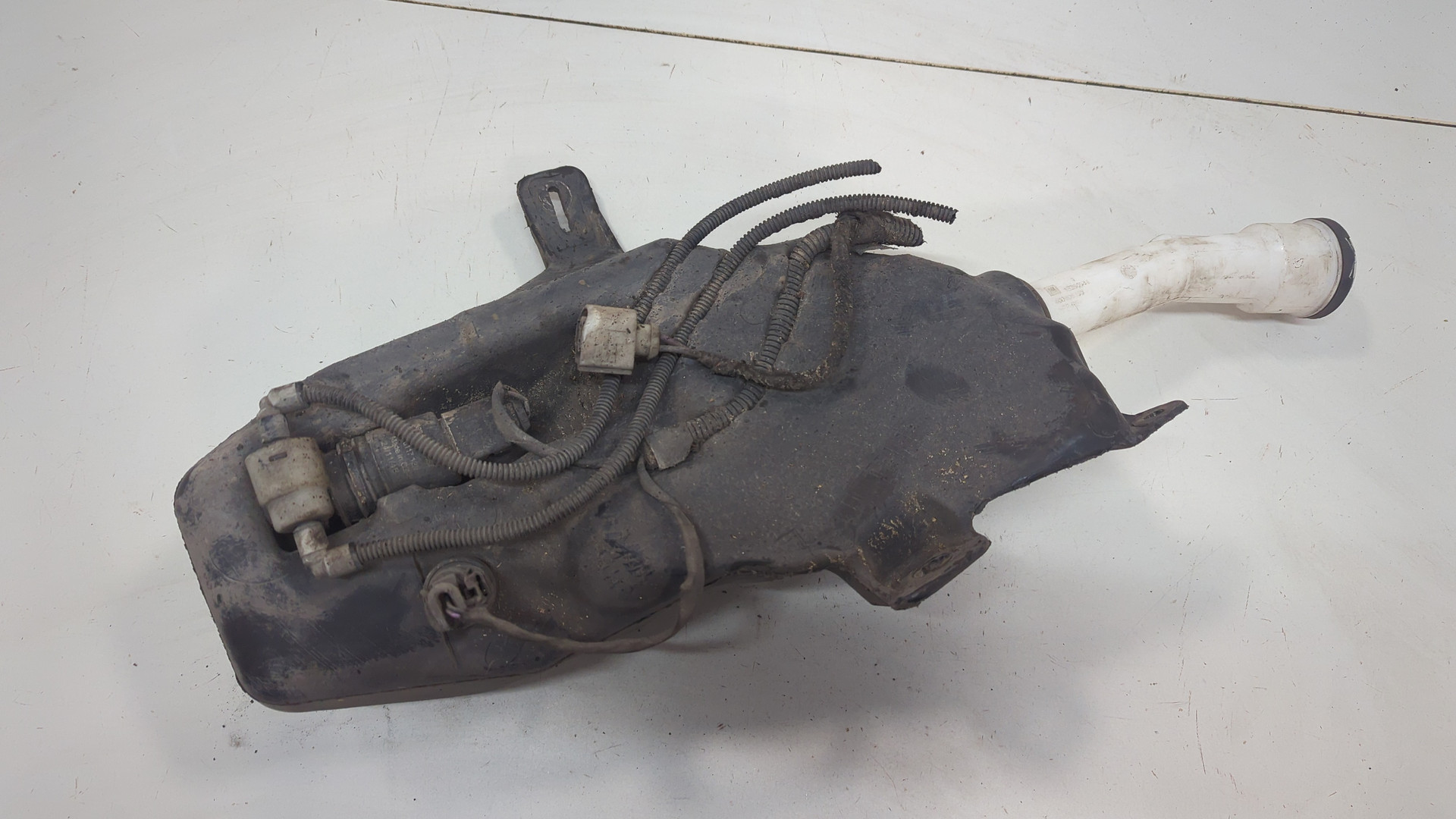 Бачок омывателя лобового стекла