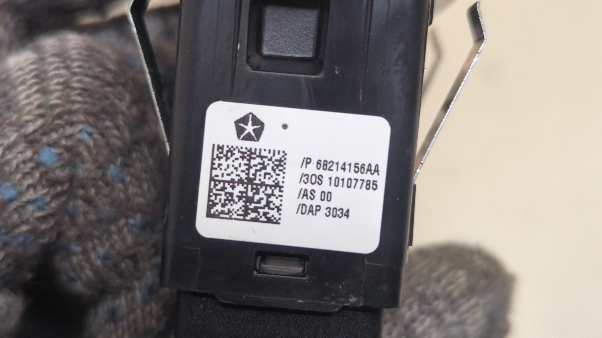 Кнопка стеклоподъемника