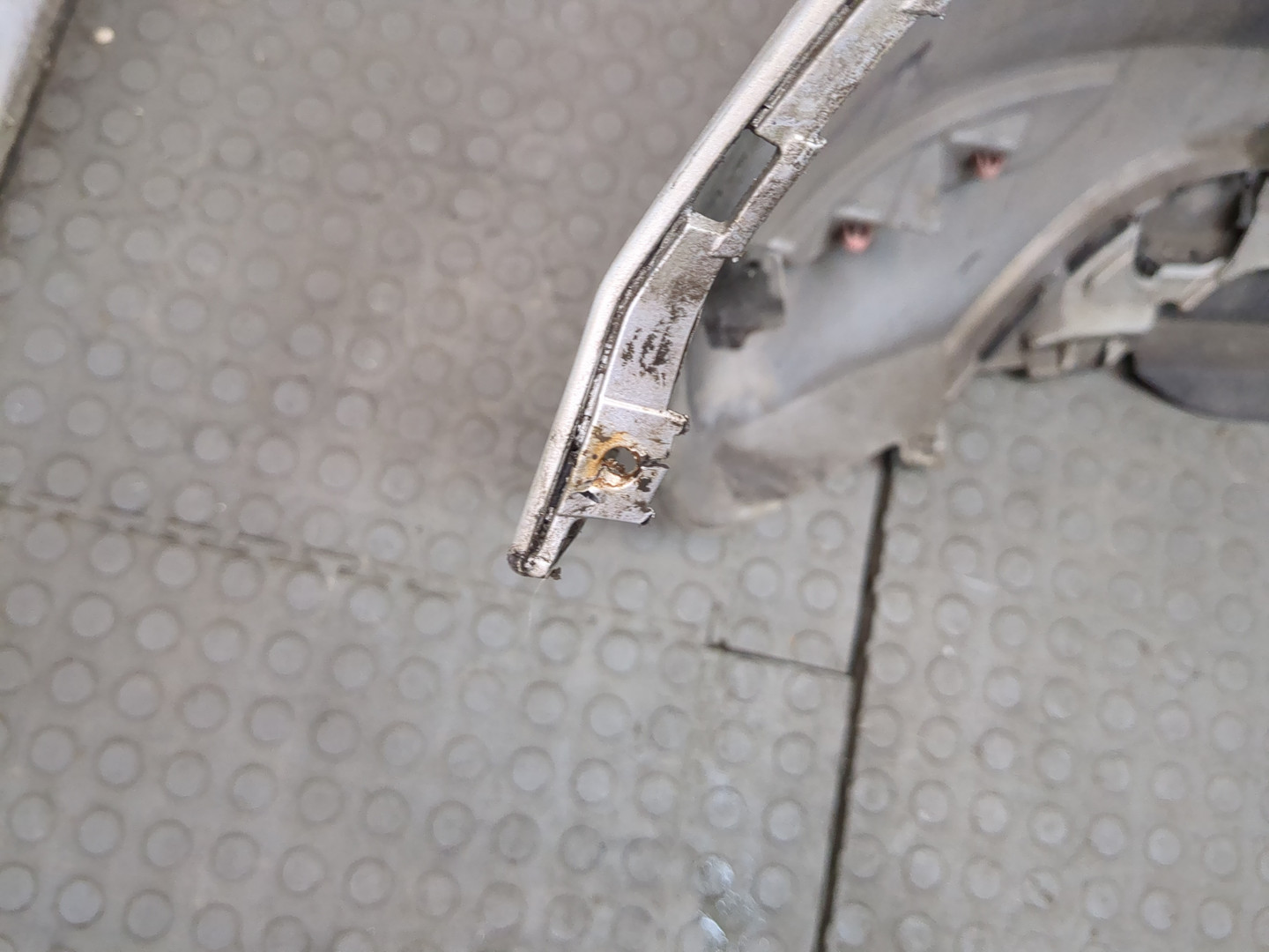 Бампер задний